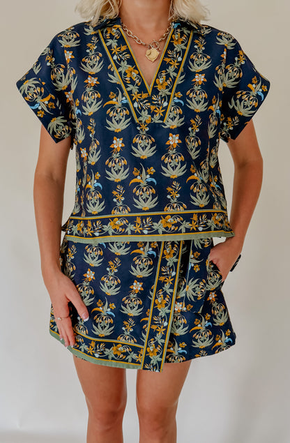MIXED BLOOMS CROPPED BLOUSE
