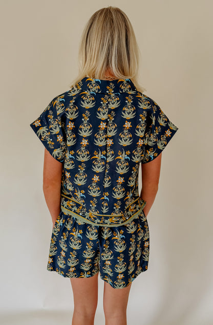 MIXED BLOOMS CROPPED BLOUSE