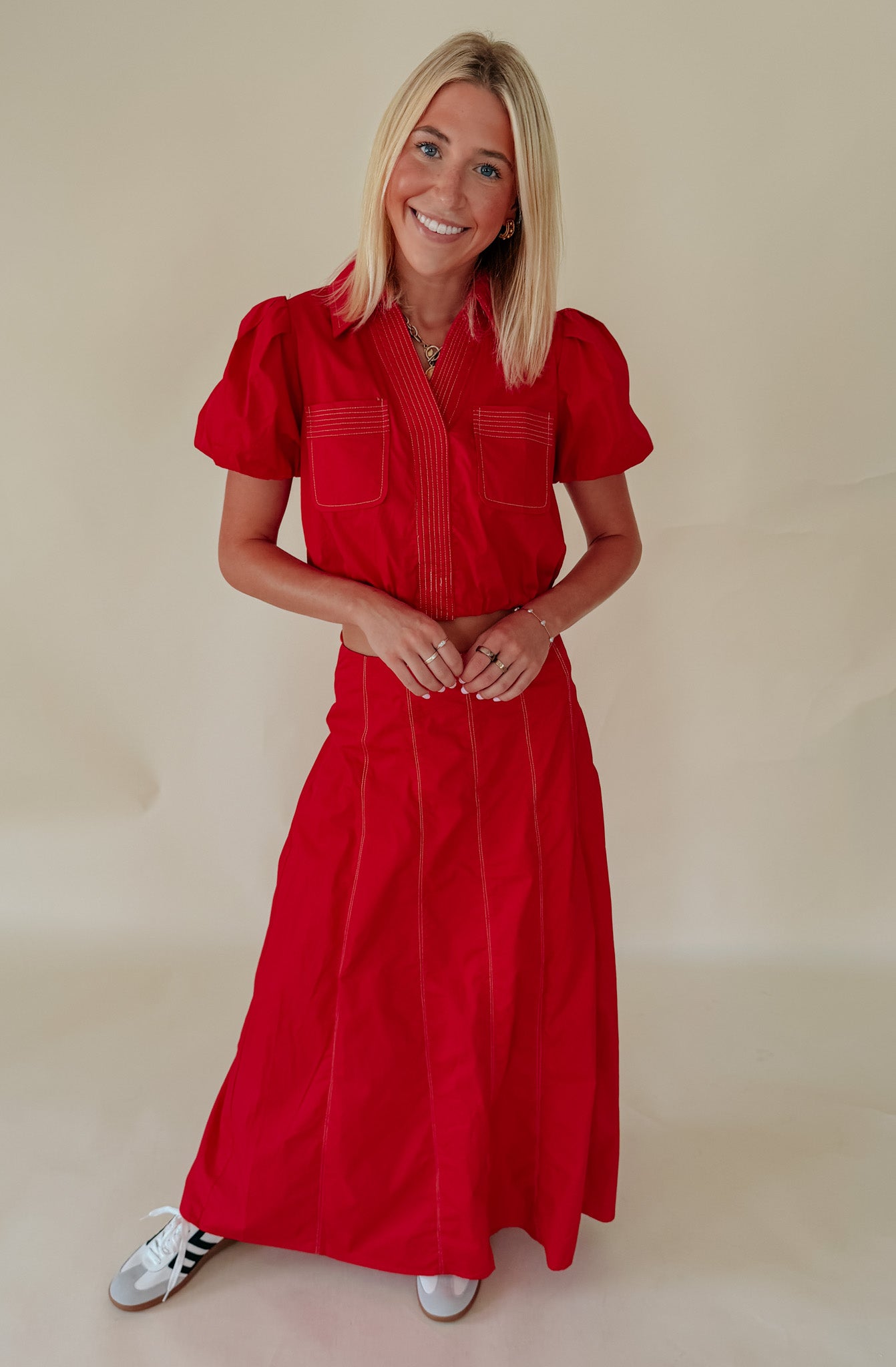 TAILGATE TIME CROPPED POPLIN BLEND TOP