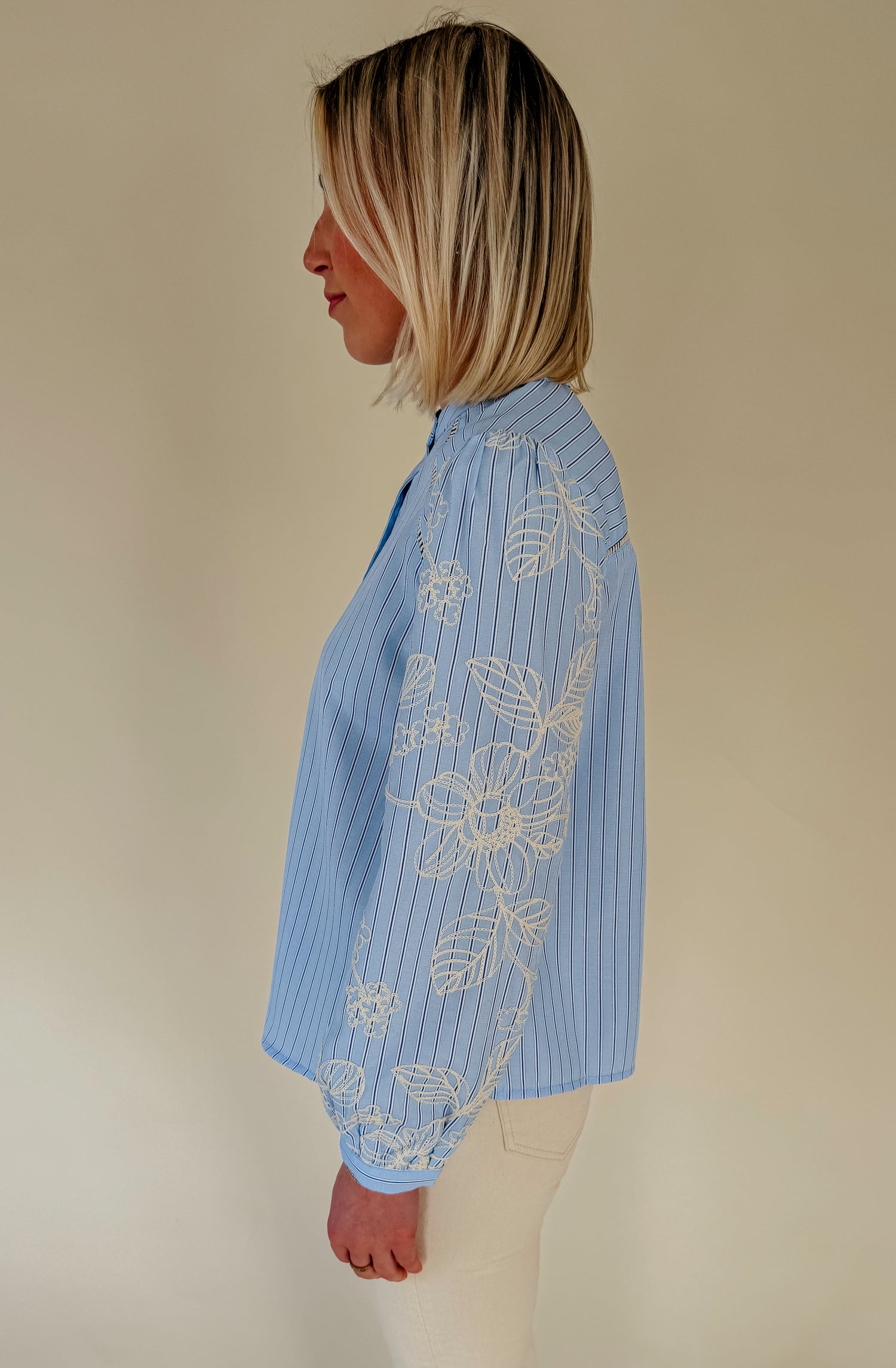 BLENDS WELL BUTTONED BLOUSE