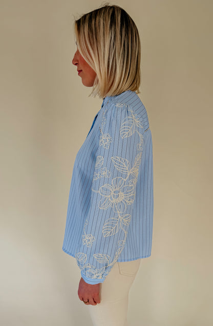 BLENDS WELL BUTTONED BLOUSE