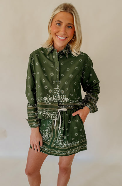 DRESS TO RIO GREEN SCARF BUTTONED BLOUSE