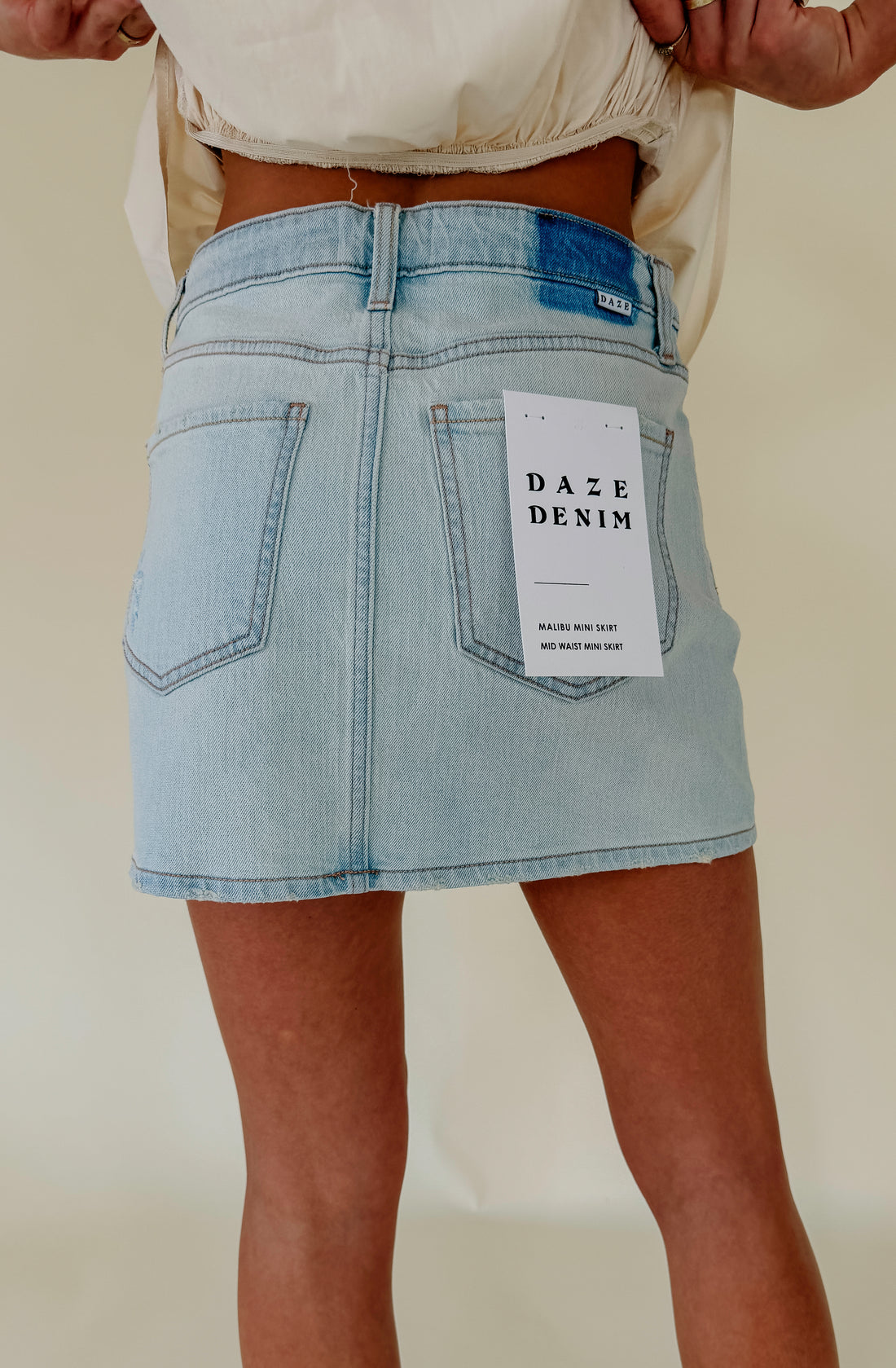 DAZE MALIBU MID RISE MINI SKIRT