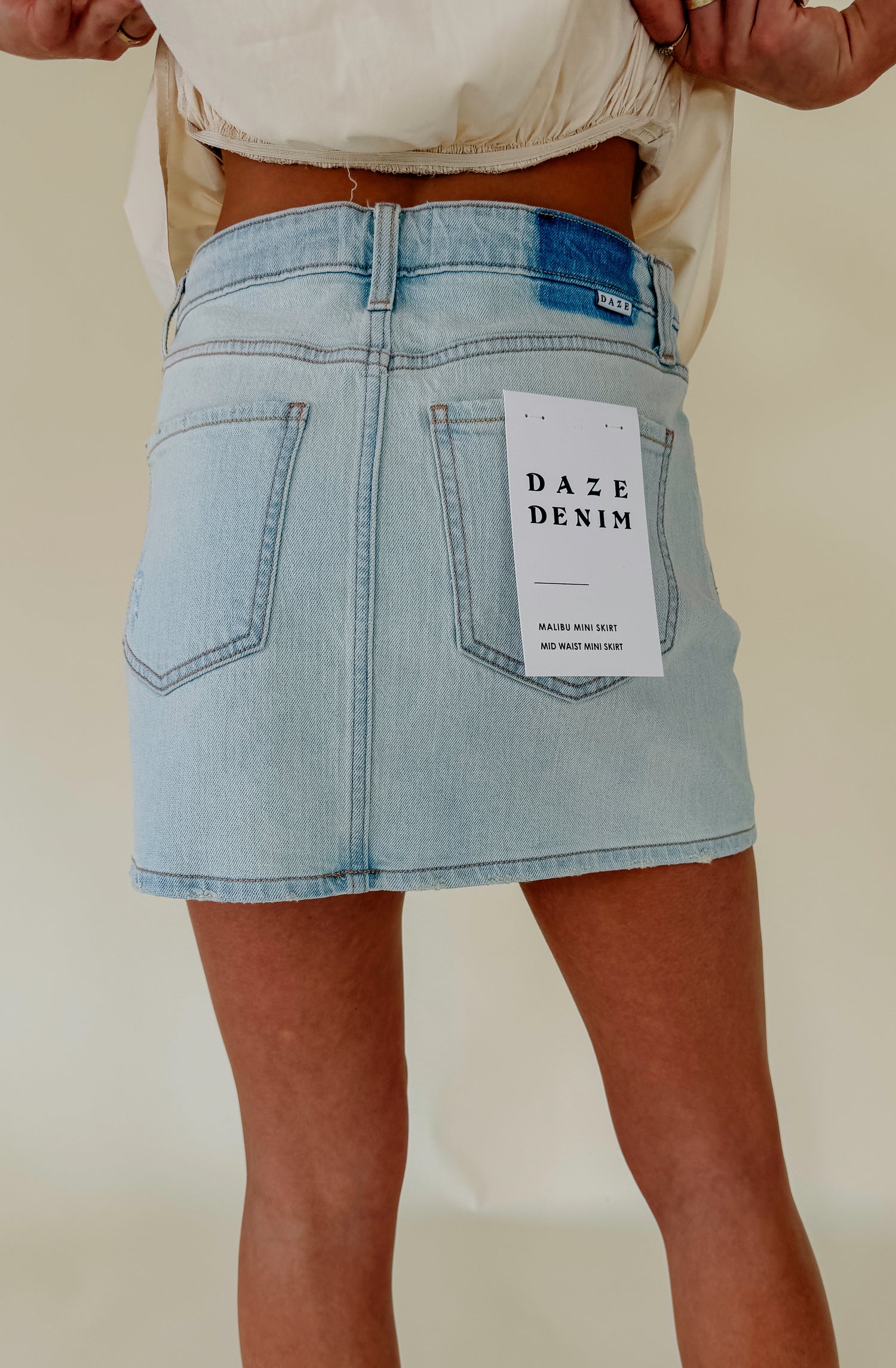 DAZE MALIBU MID RISE MINI SKIRT