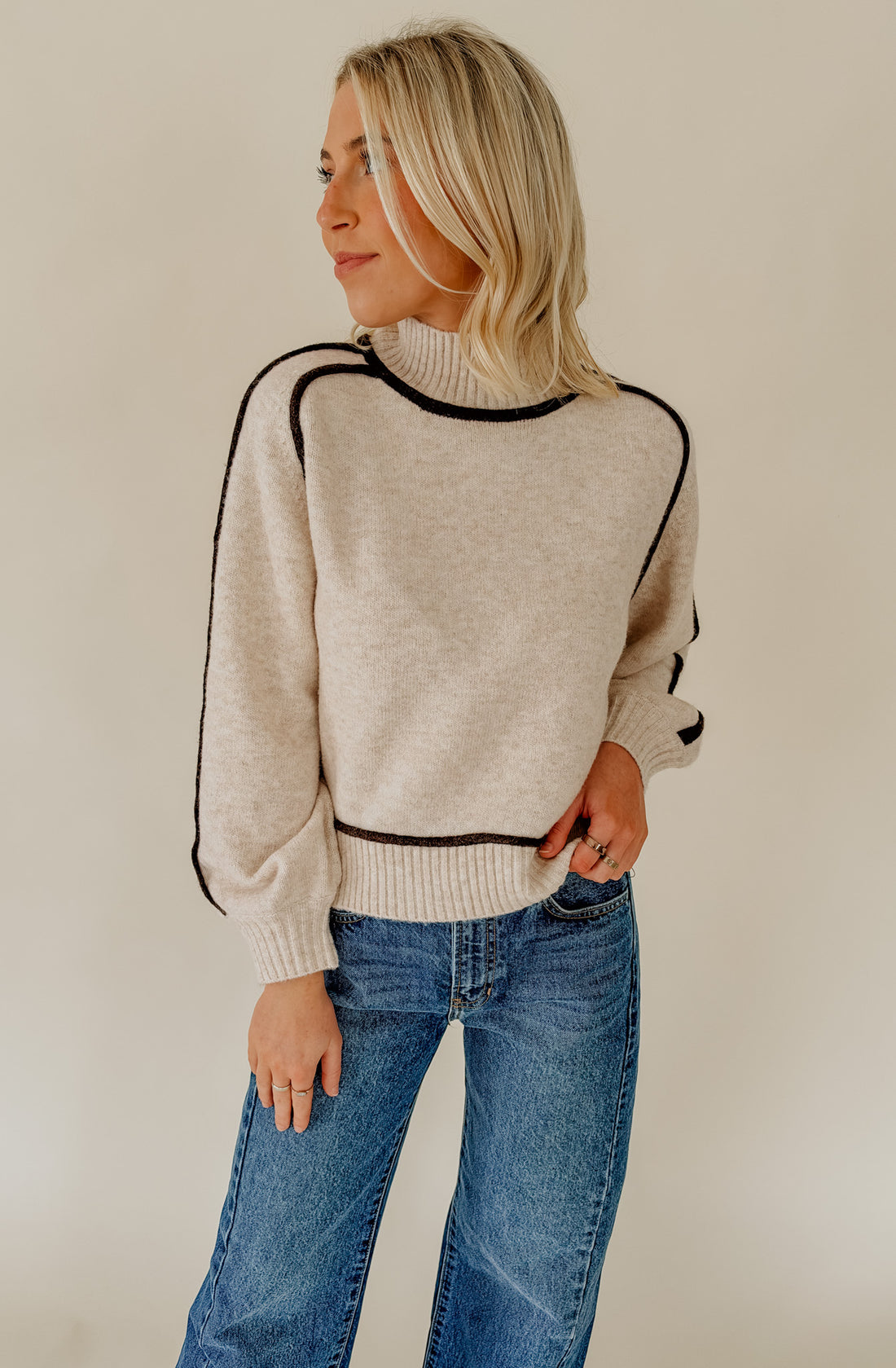 CONTRAST COLOR BLOCKED SWEATER