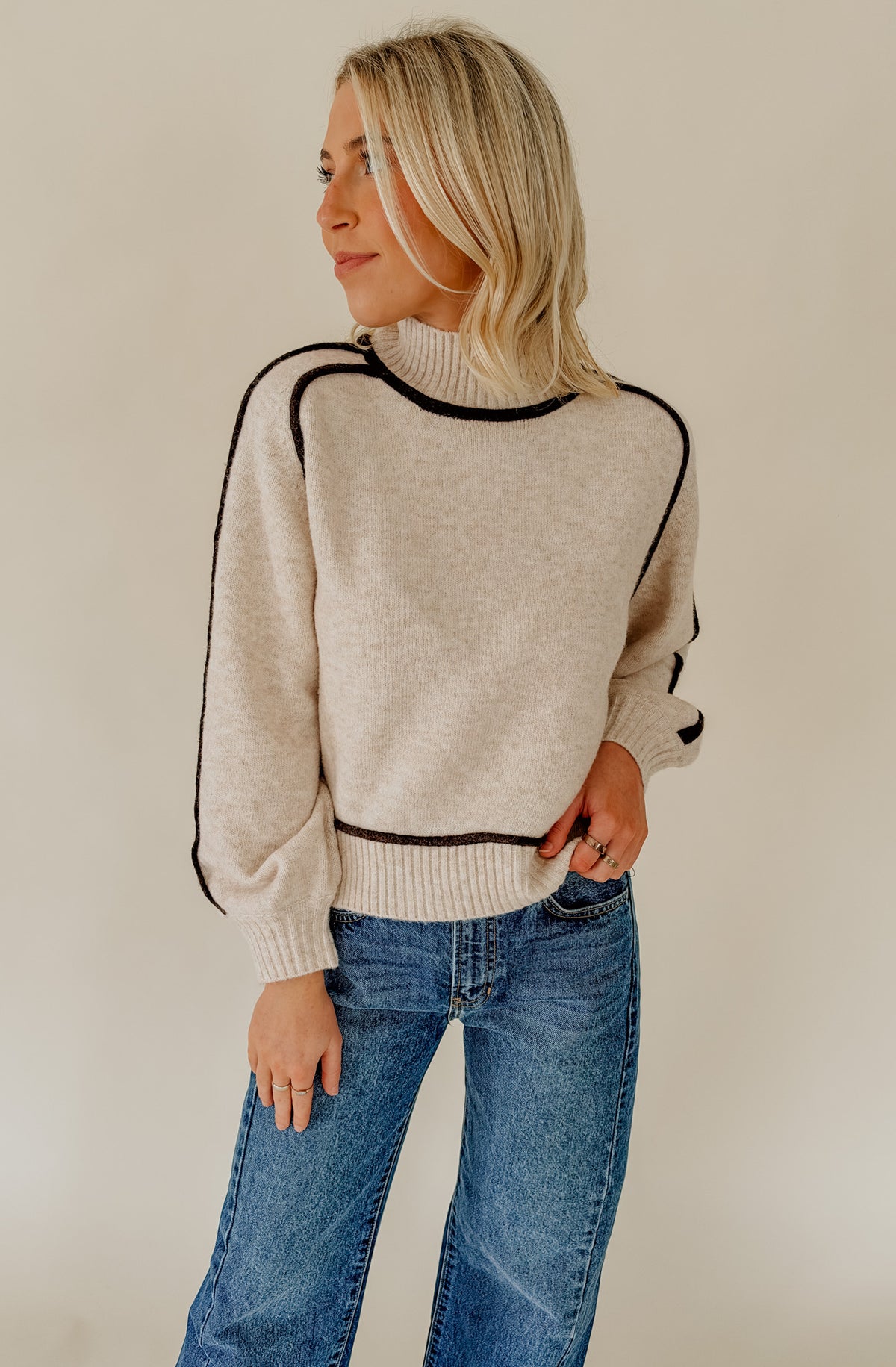 CONTRAST COLOR BLOCKED SWEATER