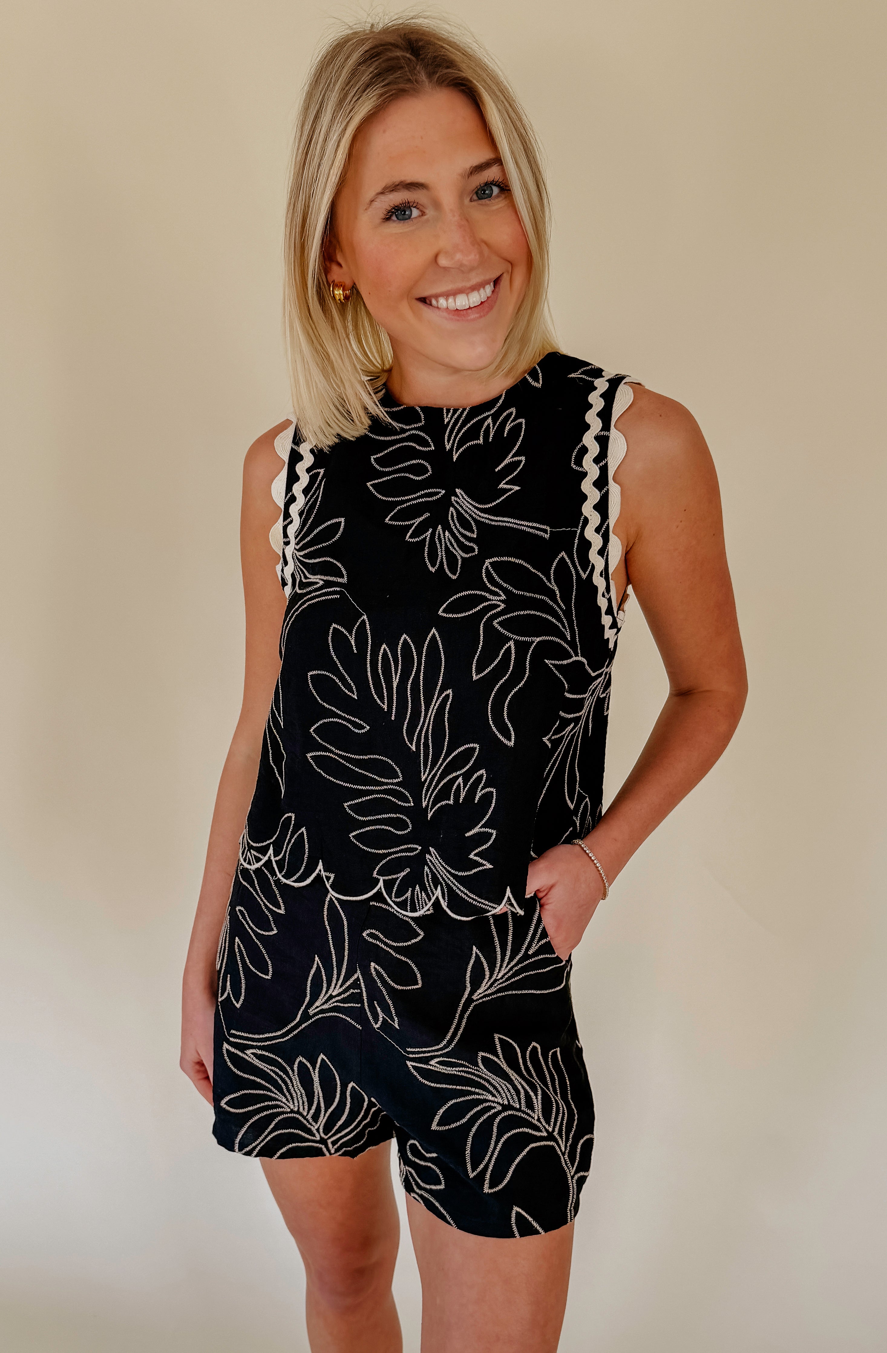 OUT OF OFFICE FLORAL TOP