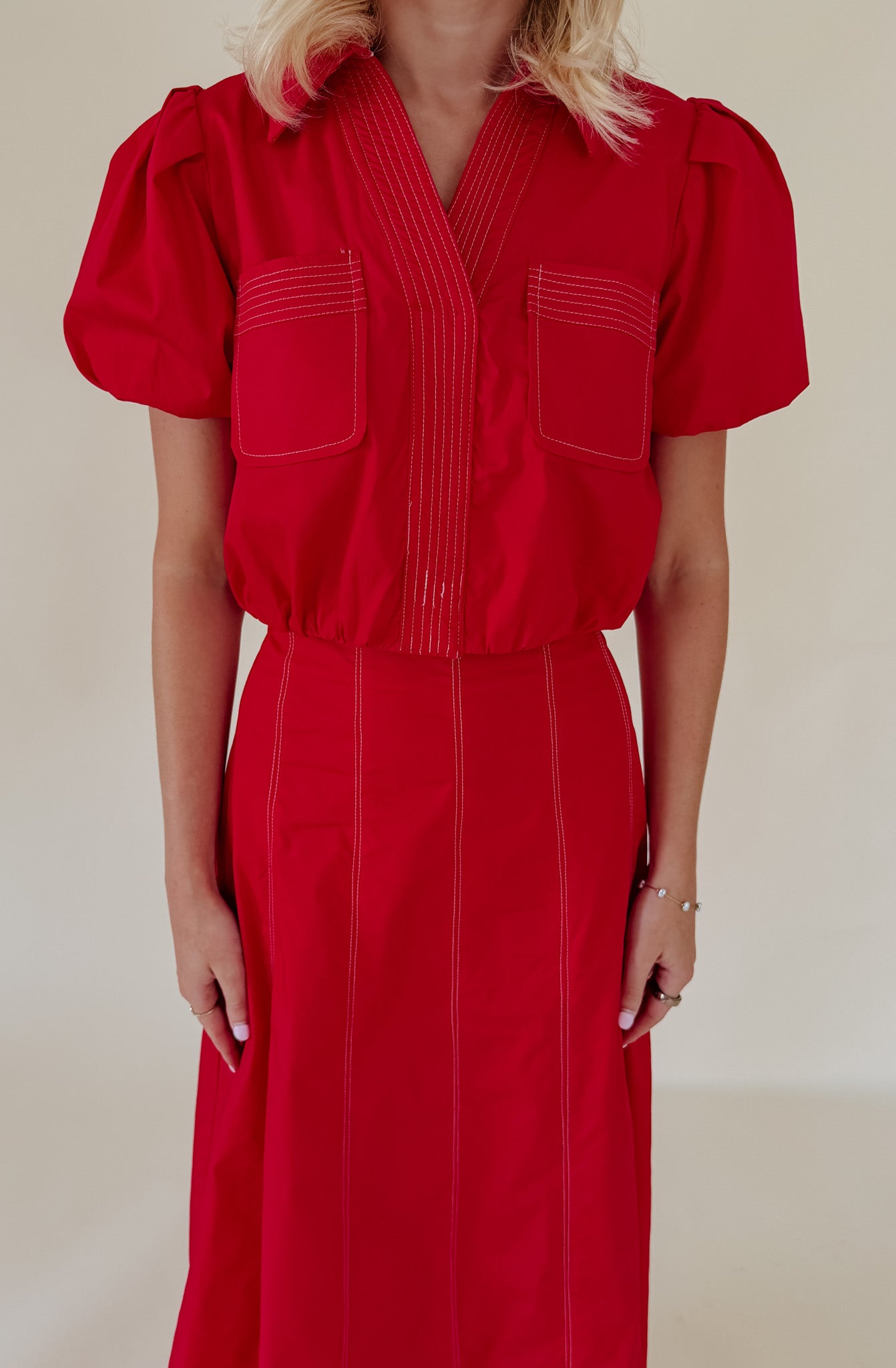 TAILGATE TIME CROPPED POPLIN BLEND TOP