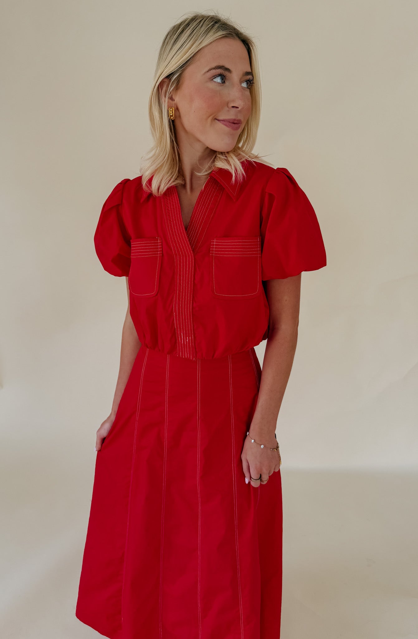 TAILGATE TIME CROPPED POPLIN BLEND TOP