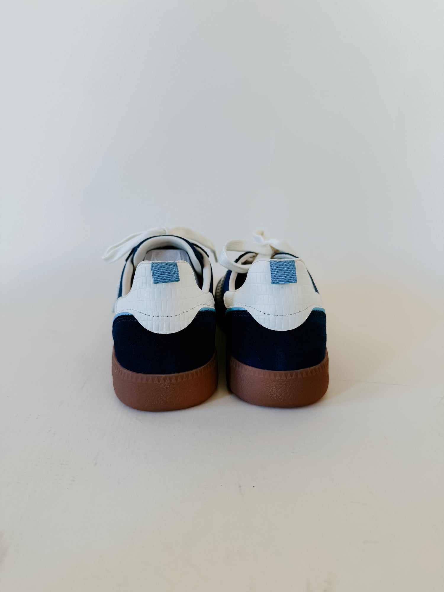 BACK 70 GHOST SNEAKERS