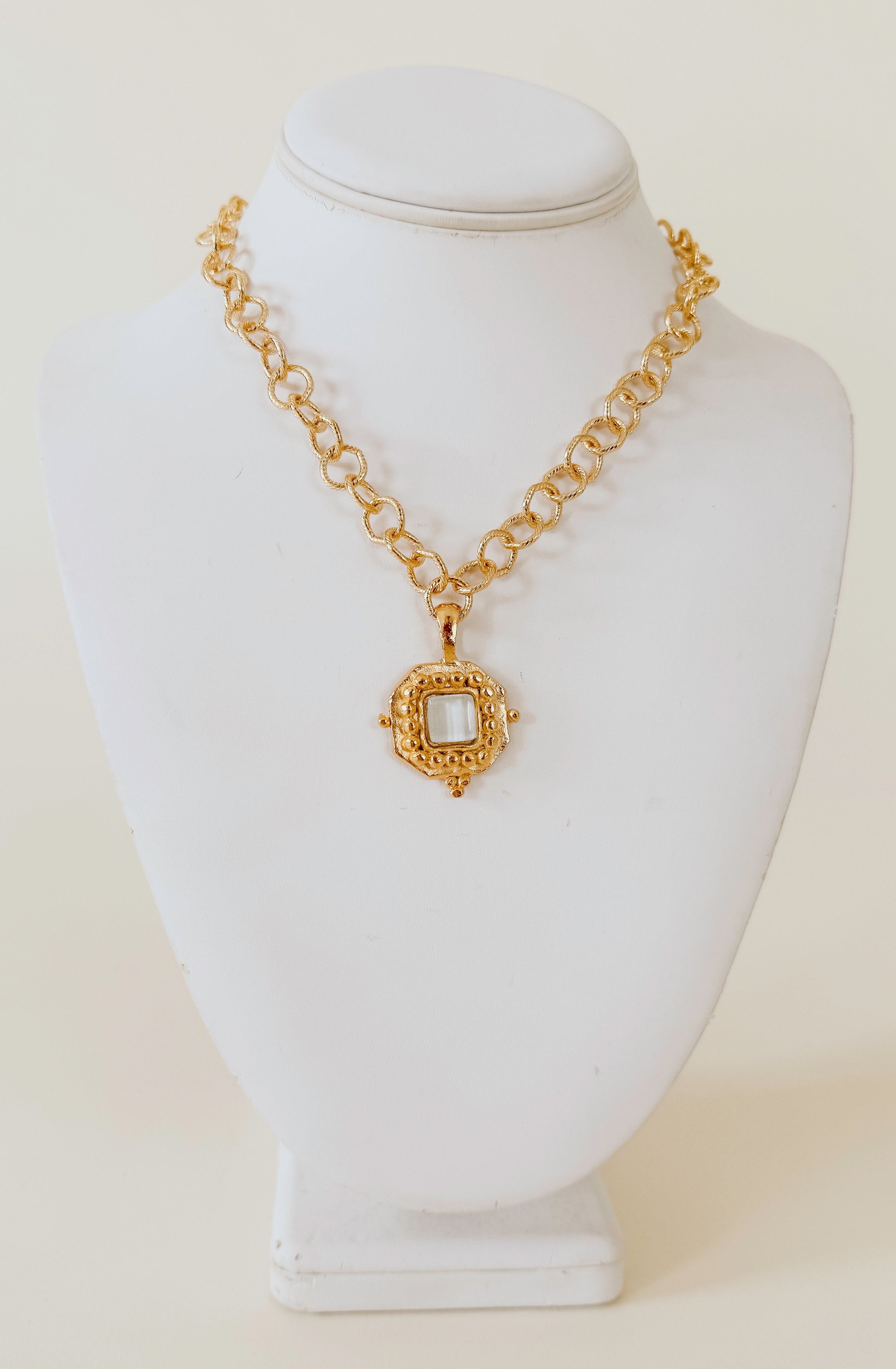 SUSAN SHAW WHITE FRENCH GLASS NECKLACE