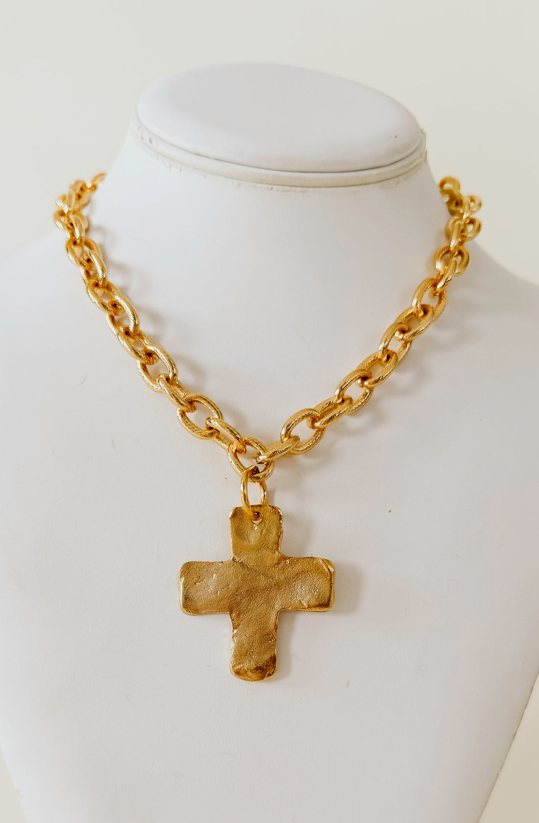 SUSAN SHAW GOLD CROSS NECKLACE