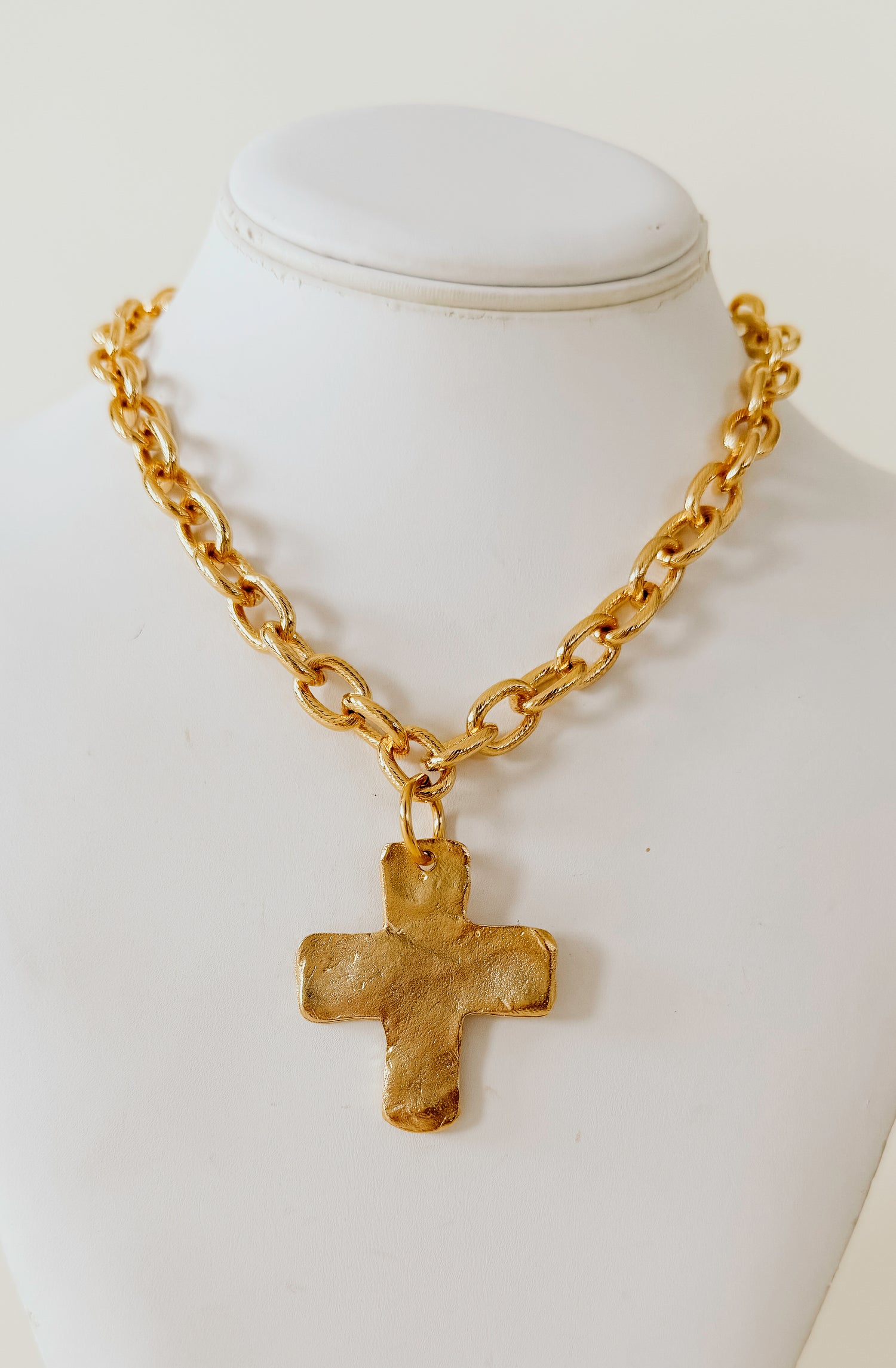 SUSAN SHAW GOLD CROSS NECKLACE