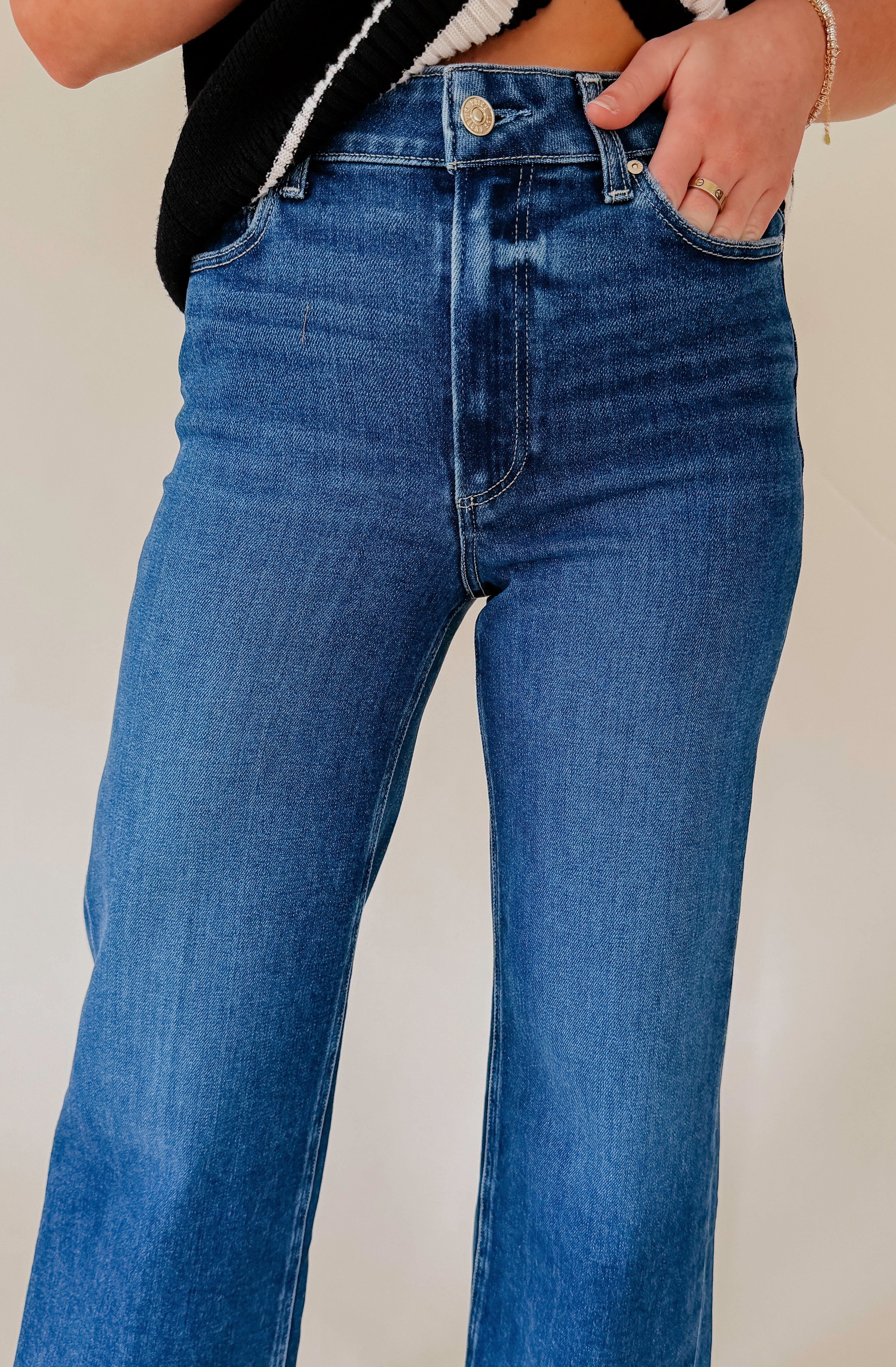 PAIGE ANESSA 31&quot; RAW HEM DENIM