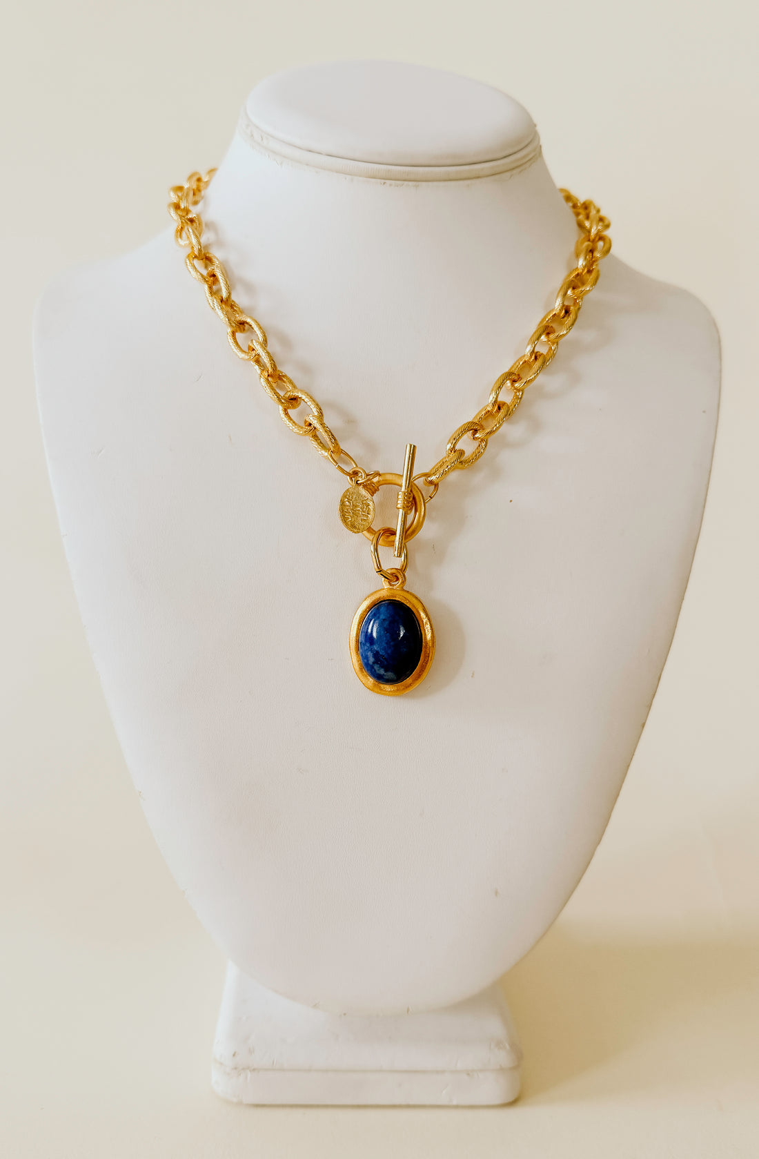 SUSAN SHAW BLUE LAPIS CABOCHON TOGGLE NECKLACE