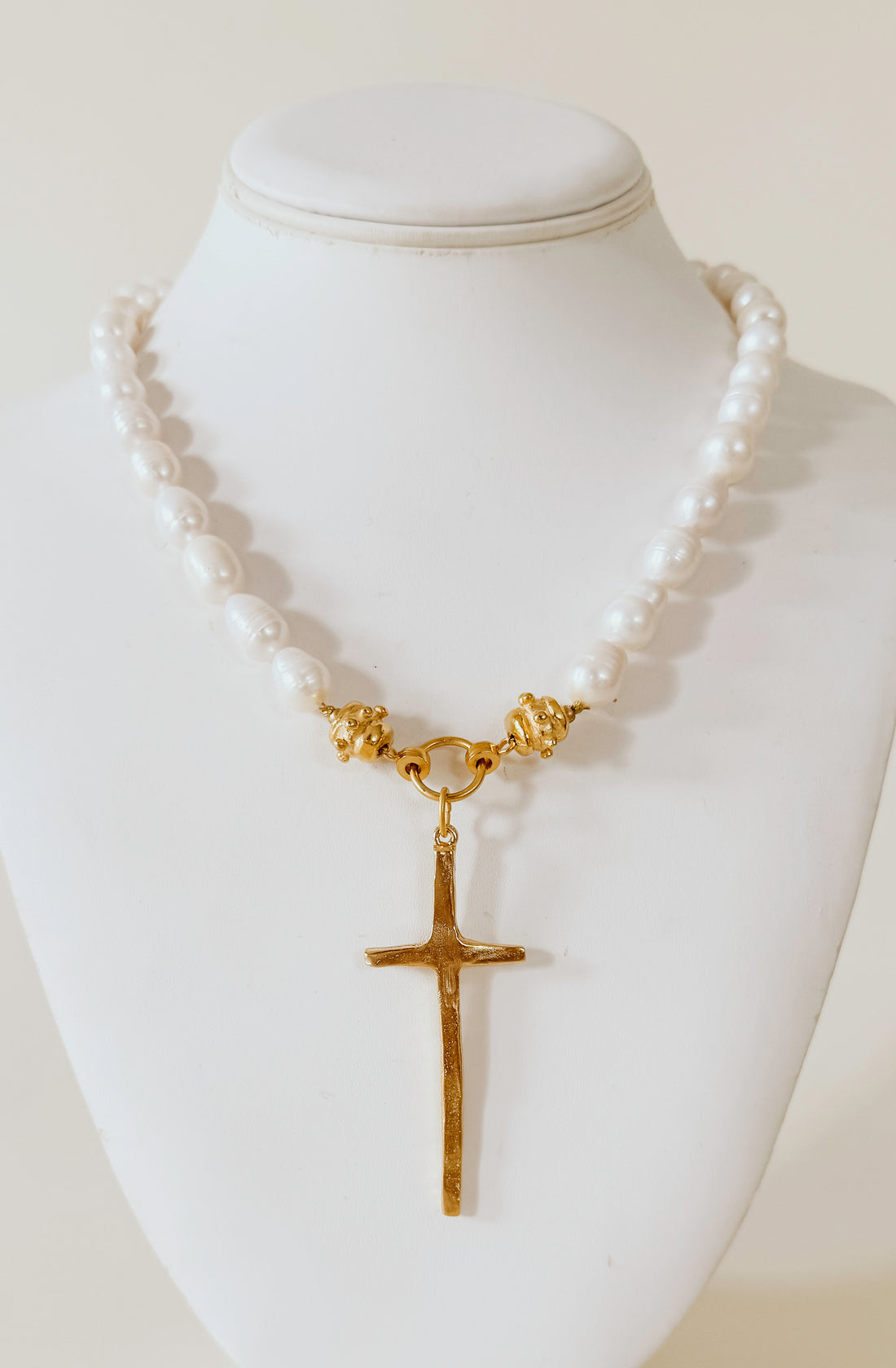 SUSAN SHAW ELONGATED CROSS PEARL NECKLACE