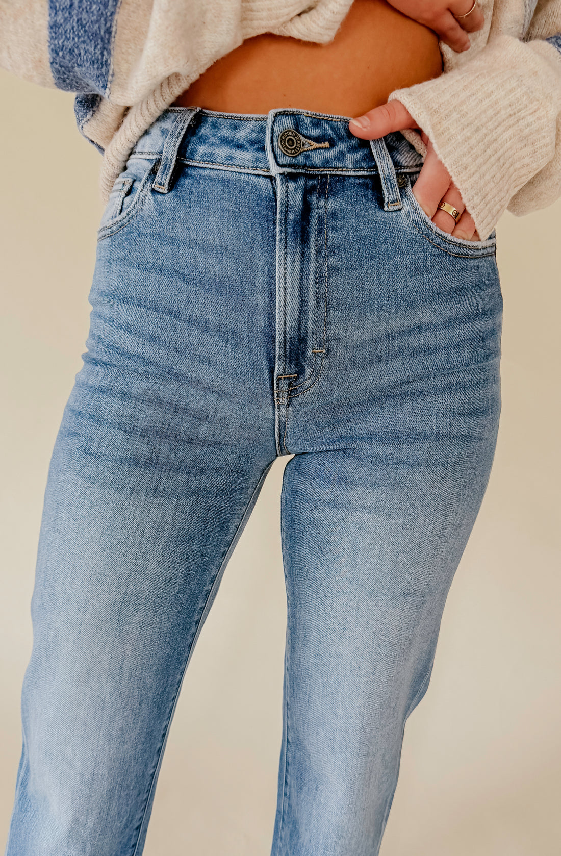 HIDDEN TRACEY HIGH RISE STRAIGHT DENIM