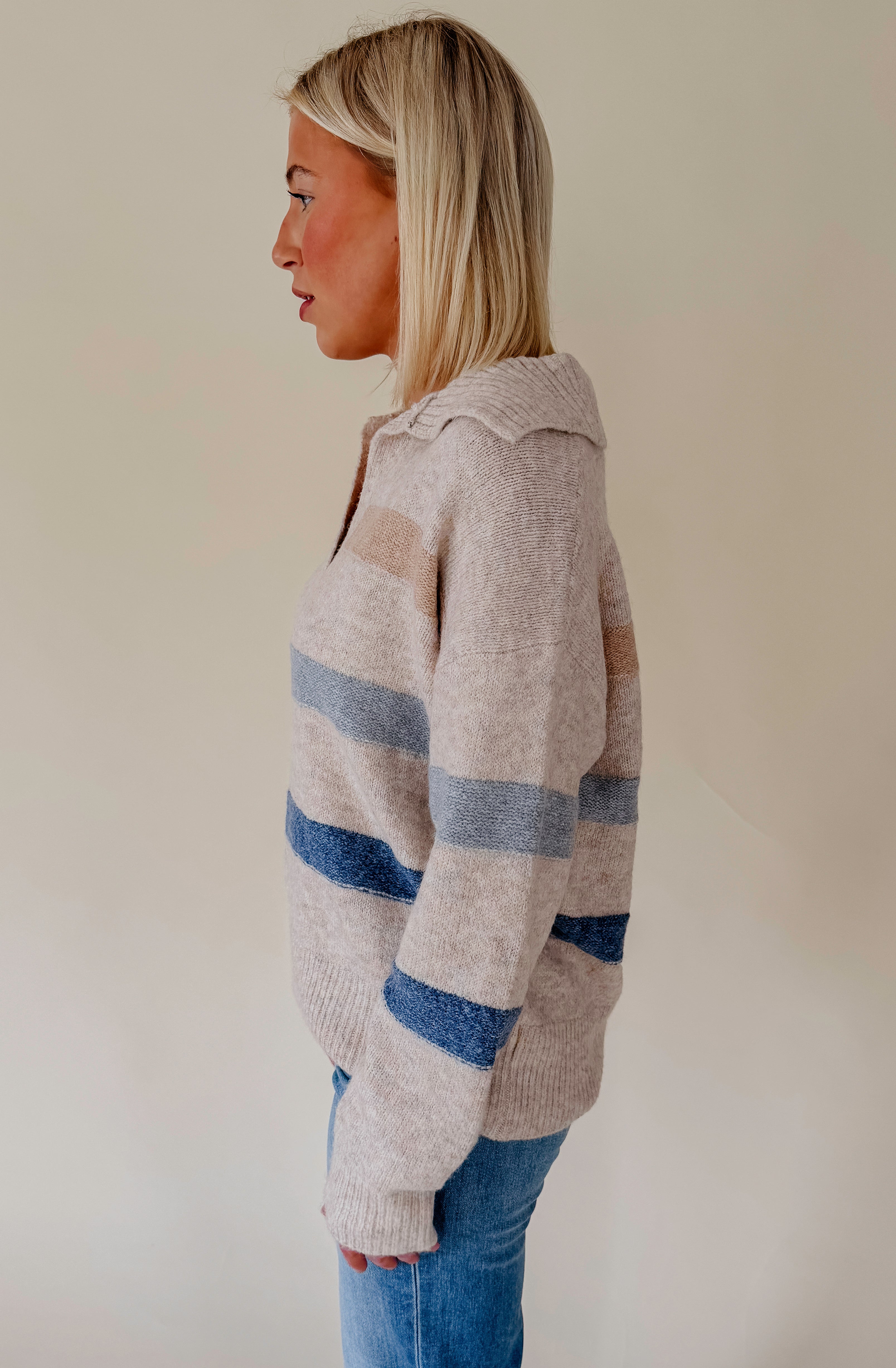 COLLAR LATER STRIPED SWEATER