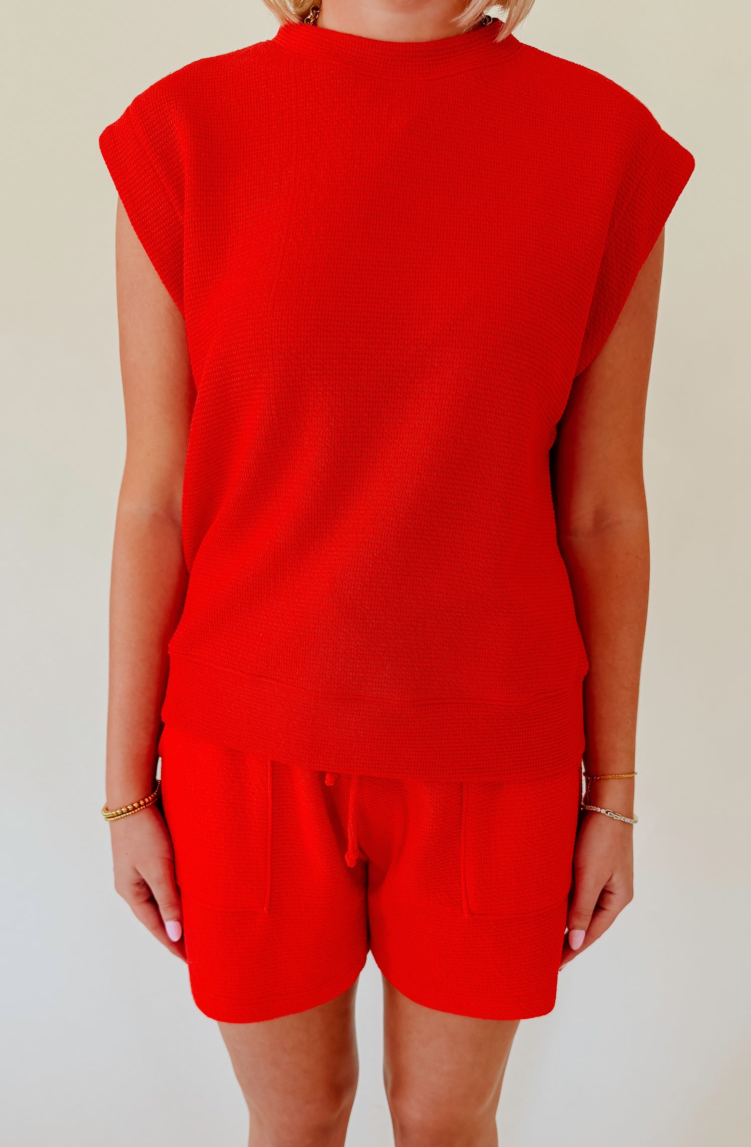 ON THE GO RELAXED MUSCLE TEE