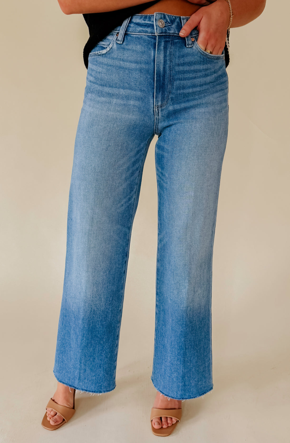 PAIGE ANESSA 31&quot; INCH RAW HEM DENIM