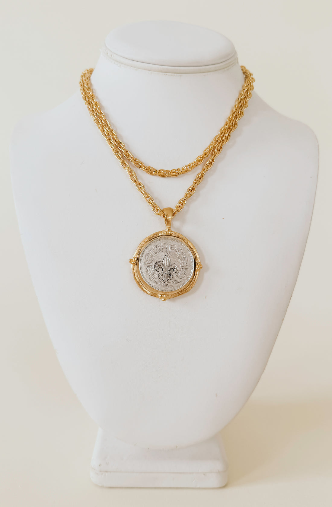 SUSAN SHAW LONG COIN PENDANT NECKLACE