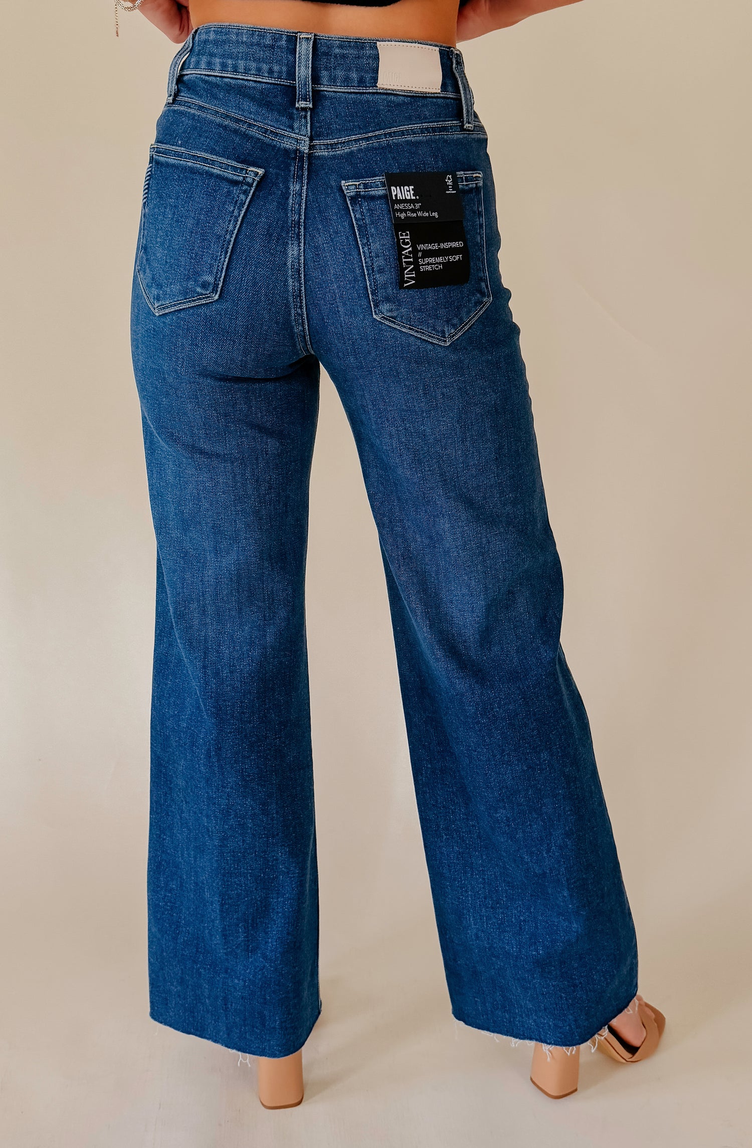 PAIGE ANESSA 31&quot; RAW HEM DENIM
