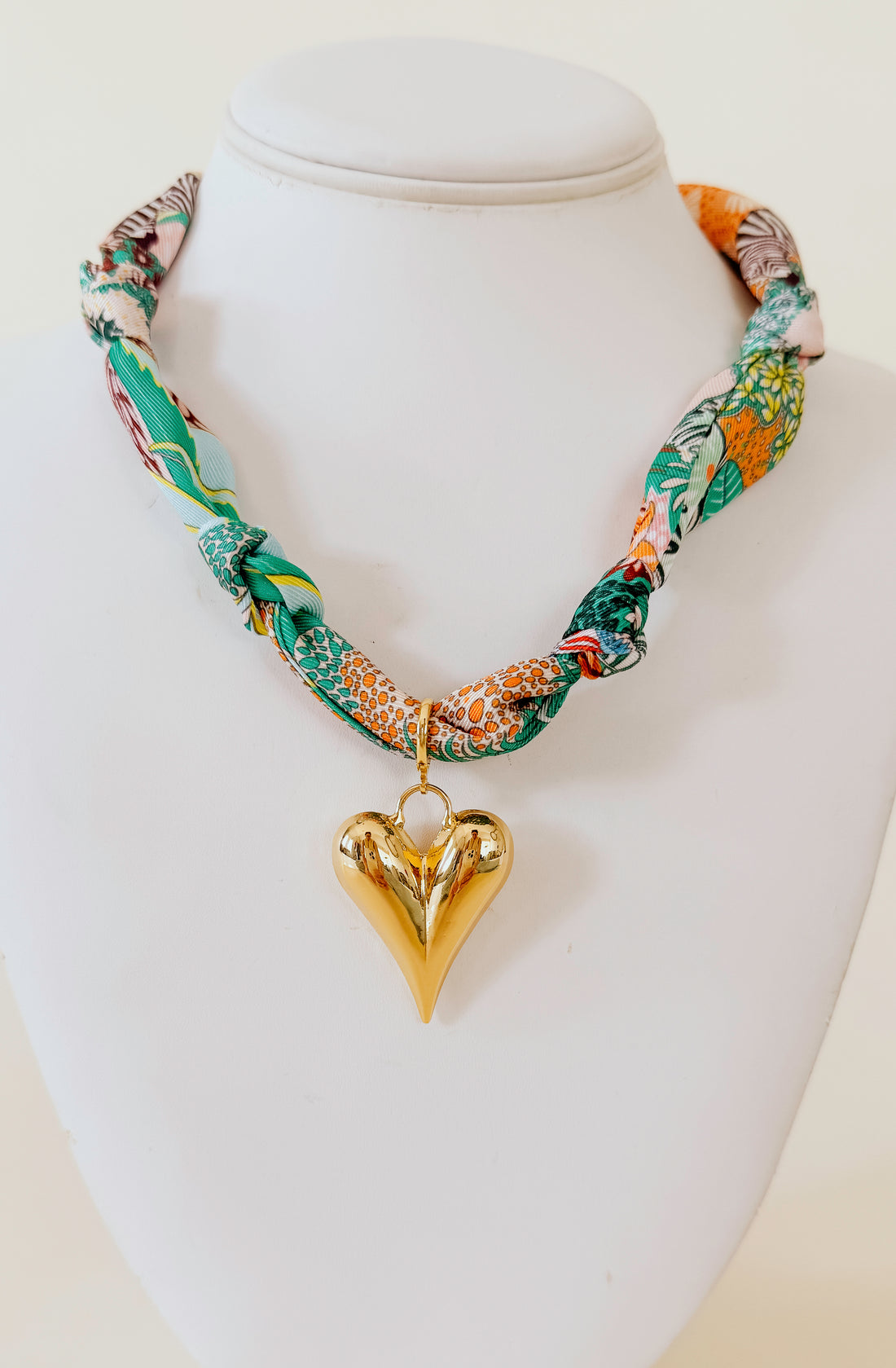 HAPPY HEART SCARF NECKLACE
