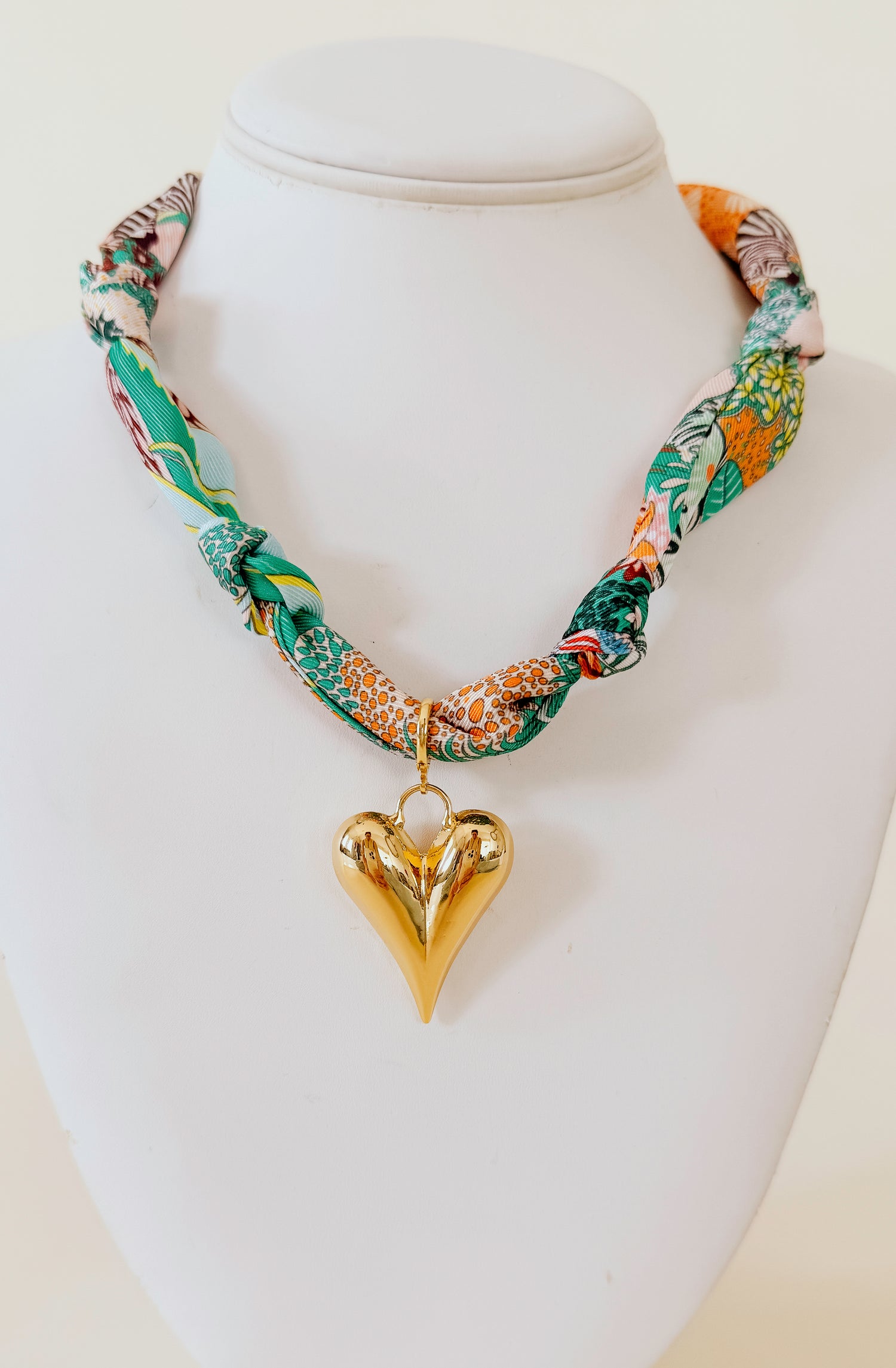 HAPPY HEART SCARF NECKLACE