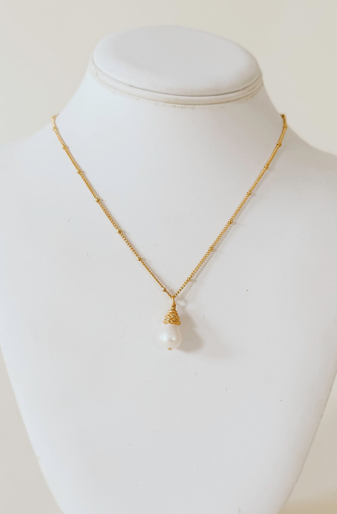 SUSAN SHAW DAINTY PEARL DROP NECKLACE