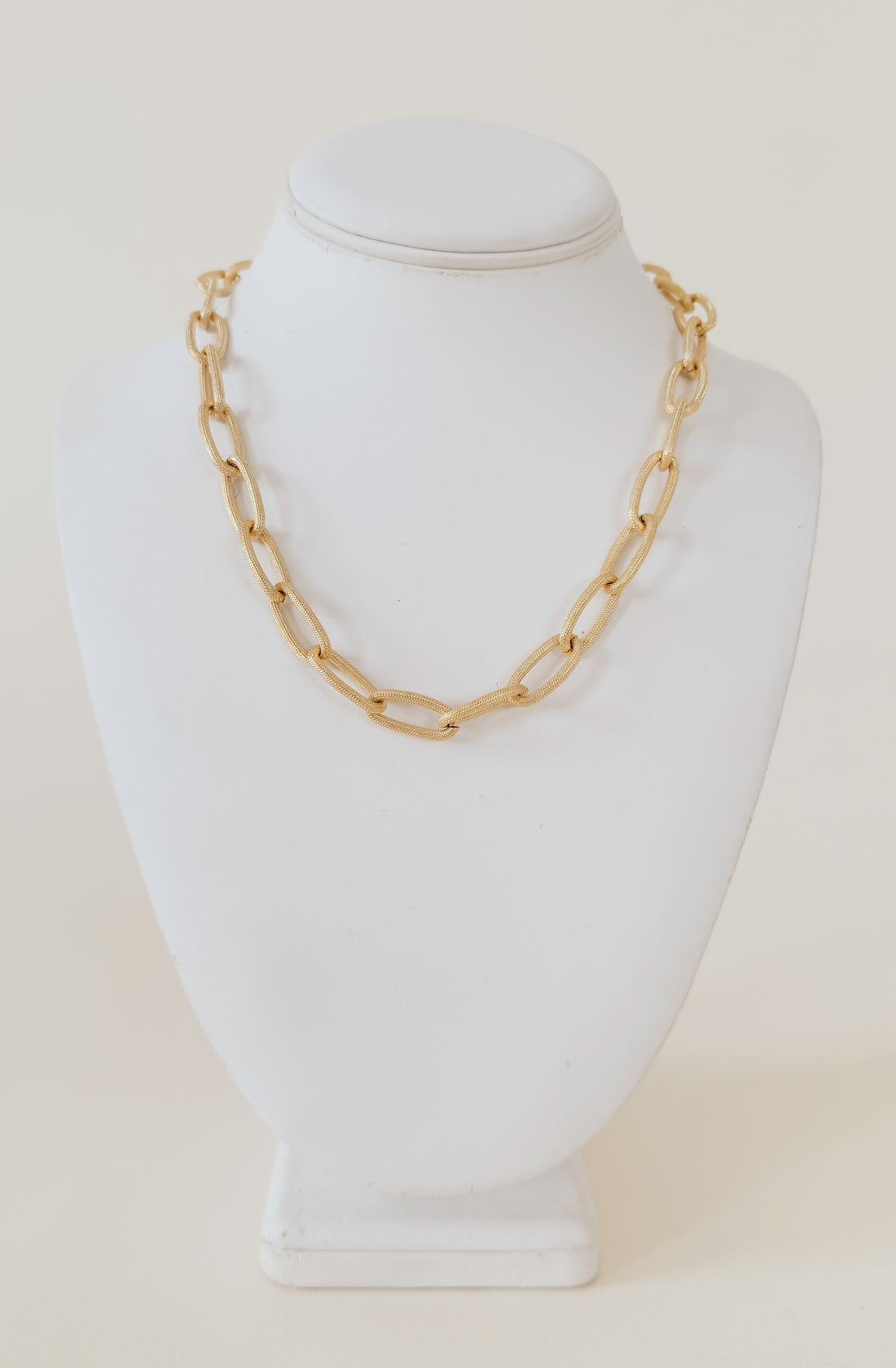 SUSAN SHAW OBLONG GOLD TOGGLE NECKLACE