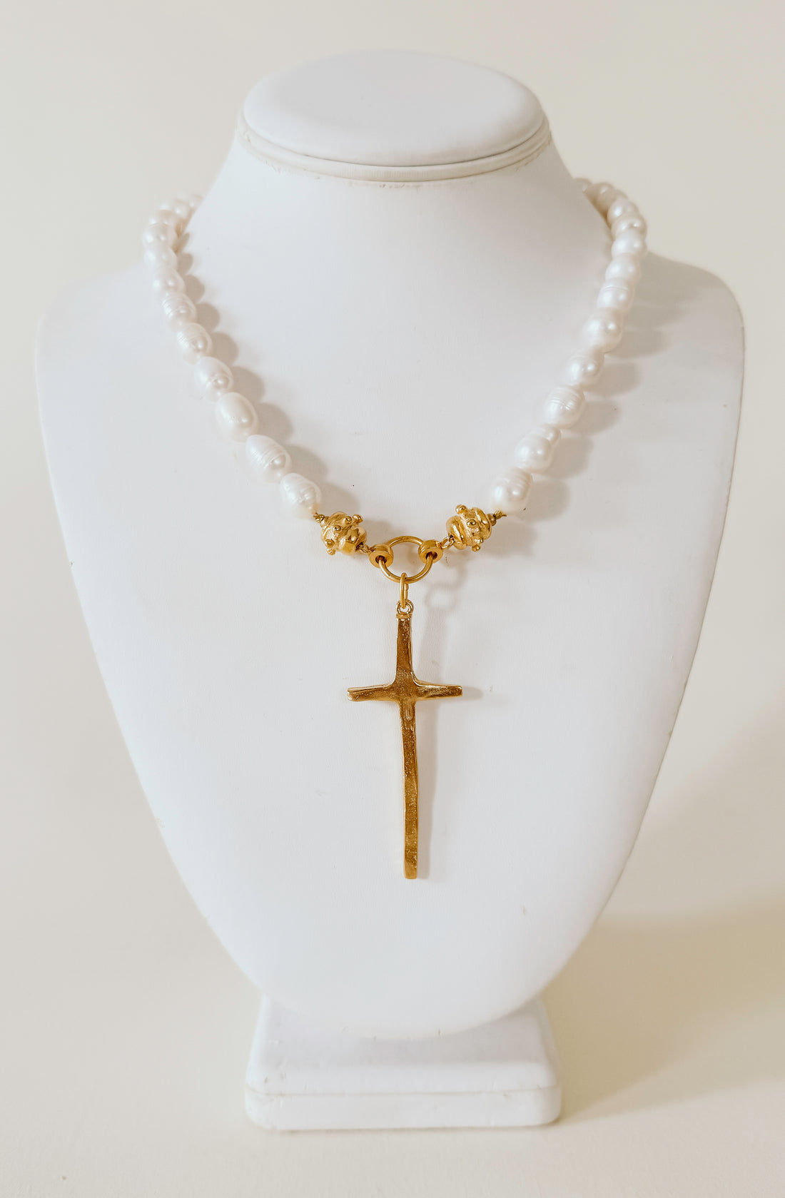 SUSAN SHAW ELONGATED CROSS PEARL NECKLACE
