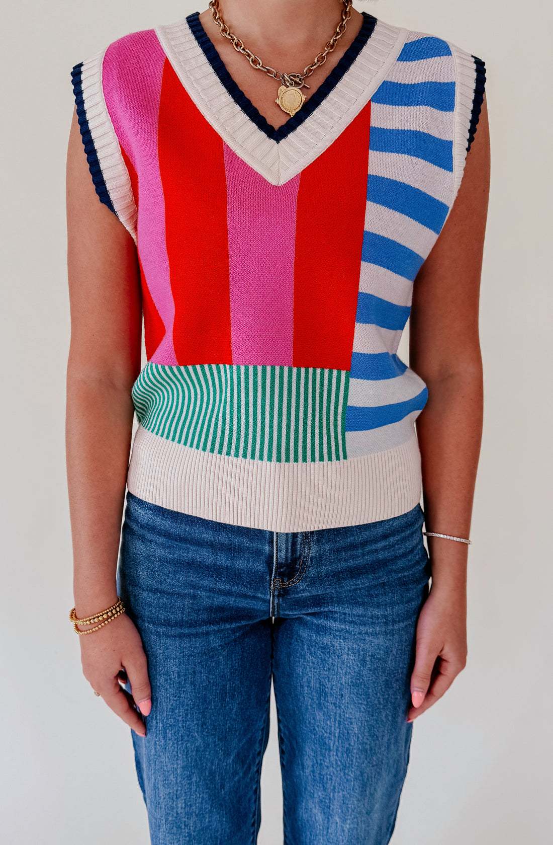 BLOCKED V NECK SWEATER VEST