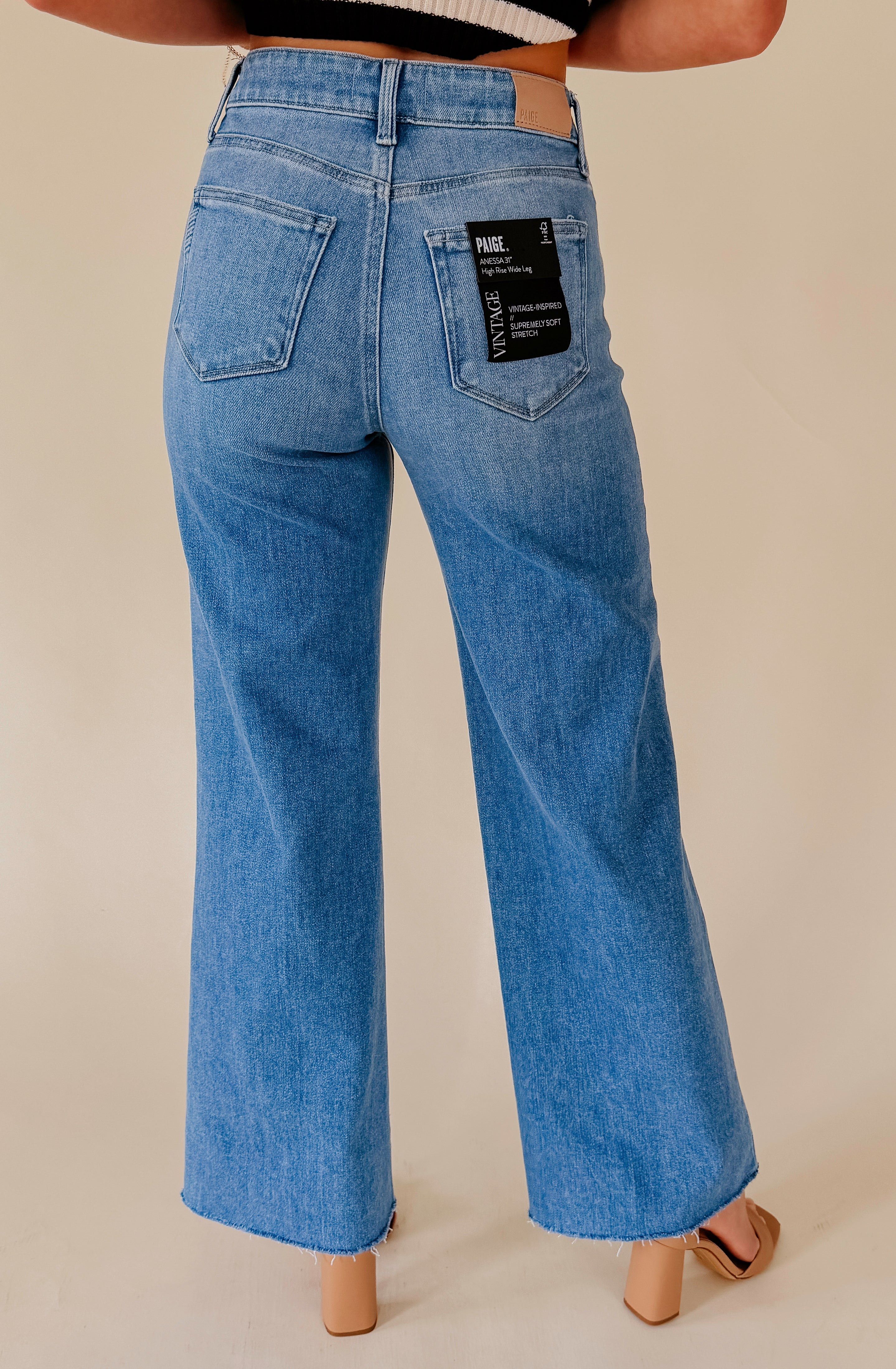 PAIGE ANESSA 31&quot; INCH RAW HEM DENIM
