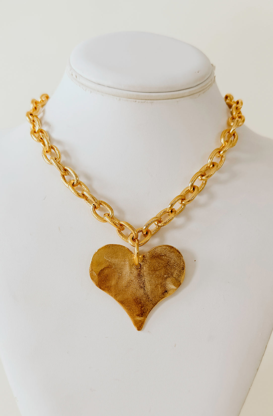 SUSAN SHAW SOLID HEART NECKLACE