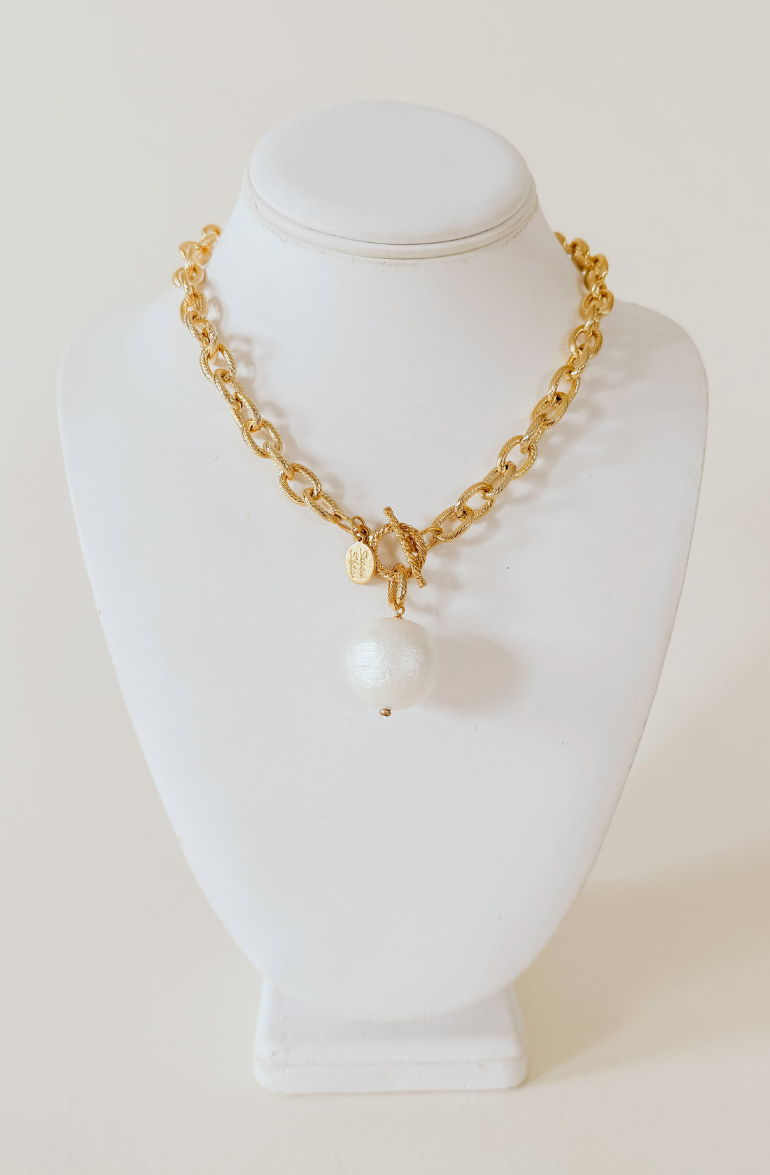 SUSAN SHAW COTTON PEARL TOGGLE NECKLACE