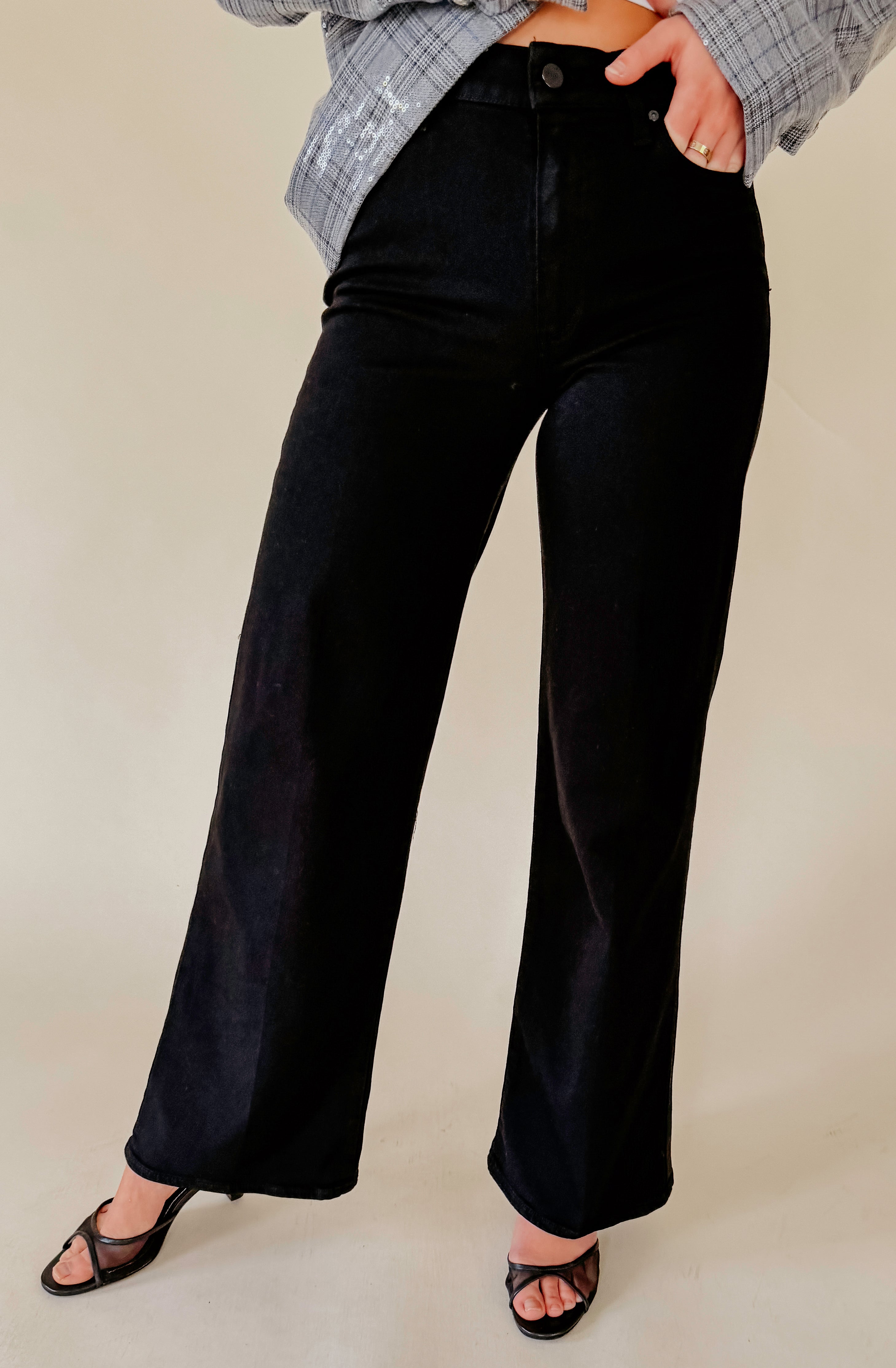 PAIGE ANESSA 31&quot; DENIM IN BLACK SHADOW