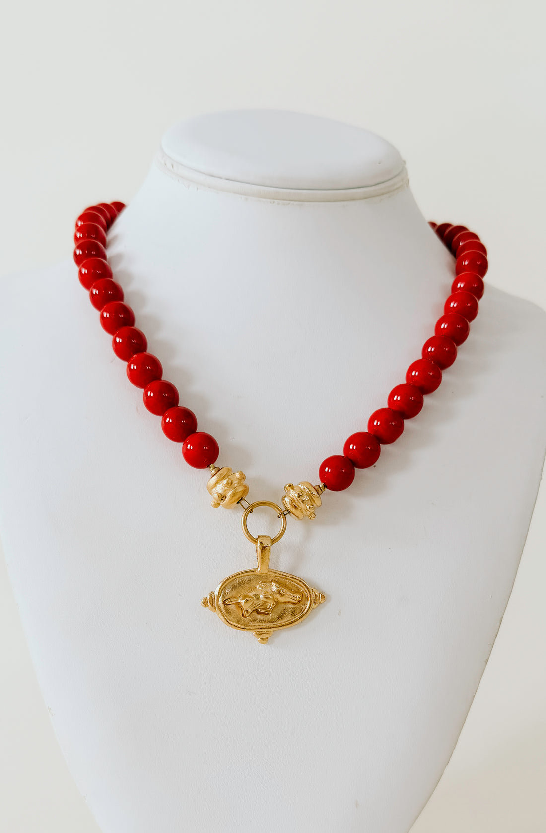 SUSAN SHAW WILD BOAR INTAGILO NECKLACE