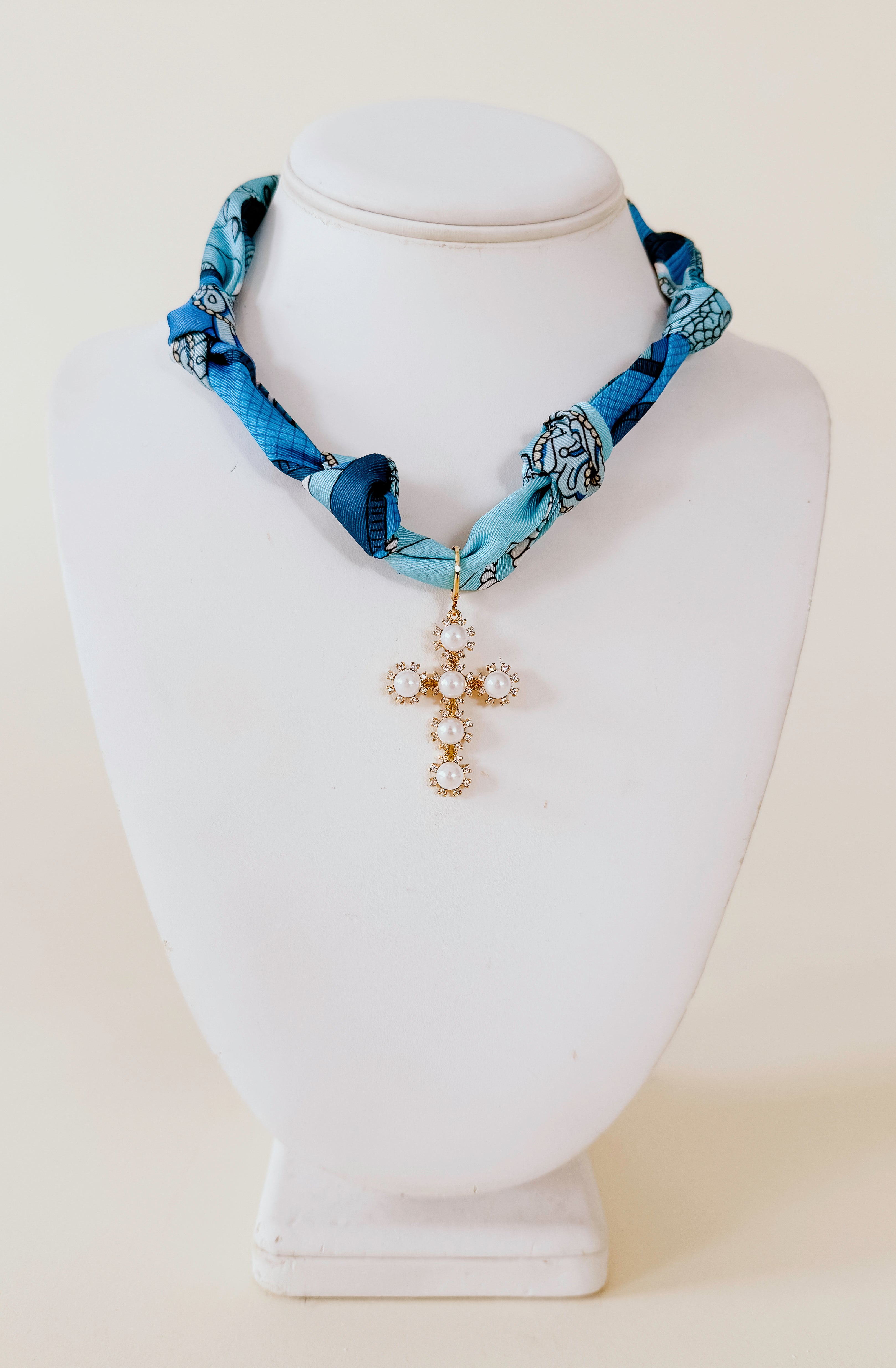 AZURE SCARF NECKLACE