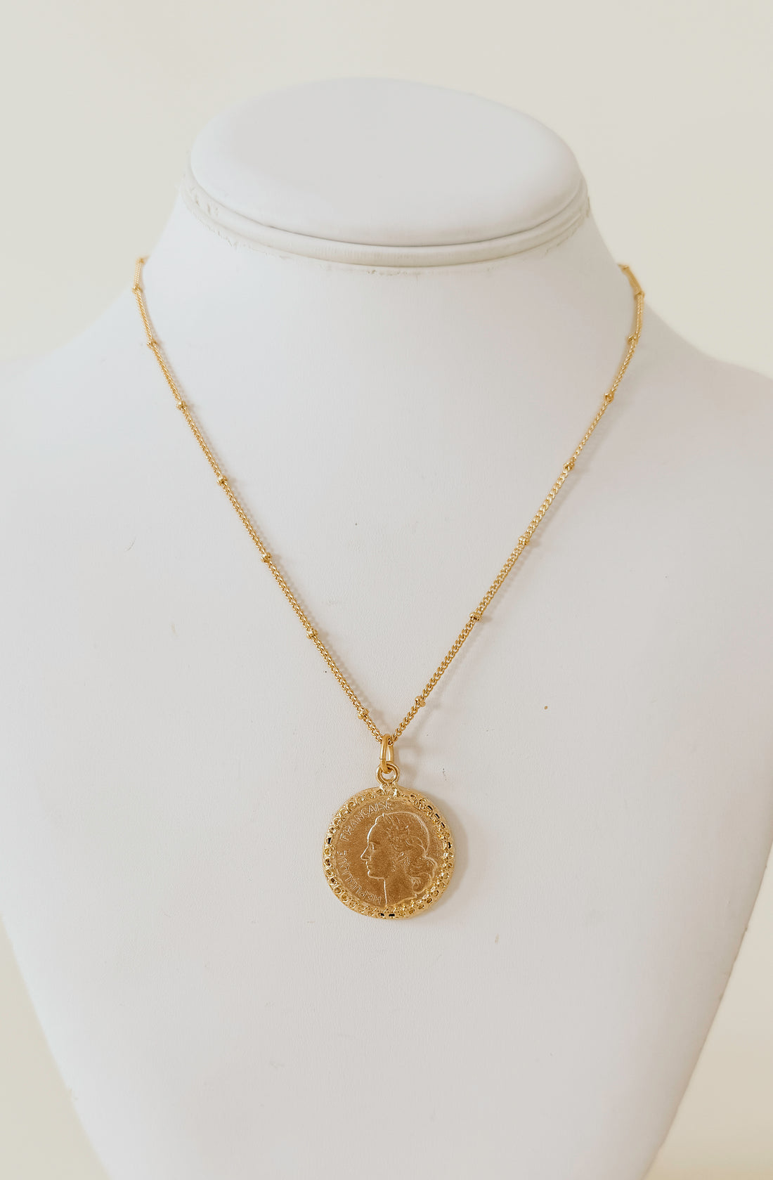 SUSAN SHAW DAINTY GOLD COIN NECKLACE