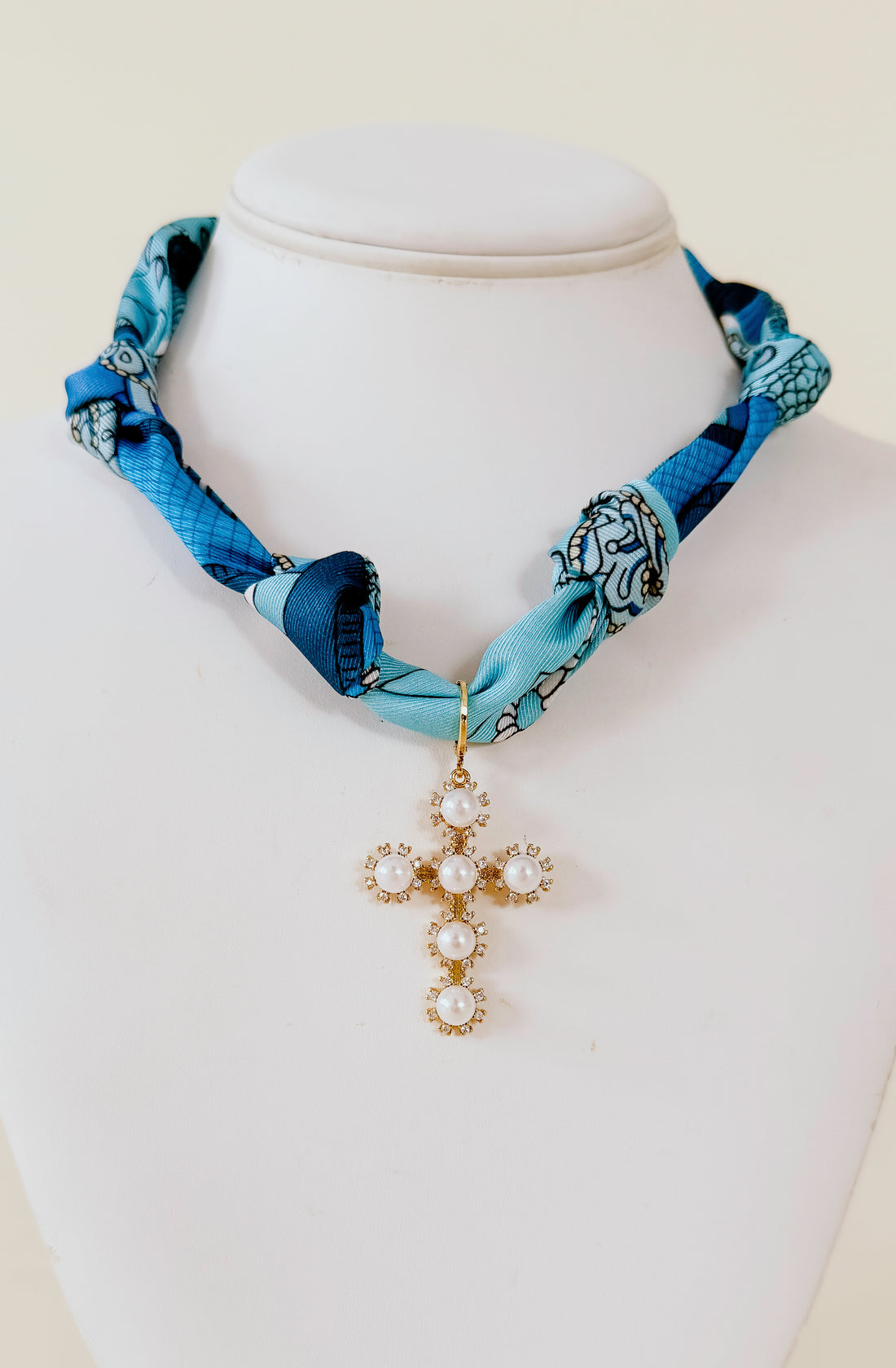 AZURE SCARF NECKLACE
