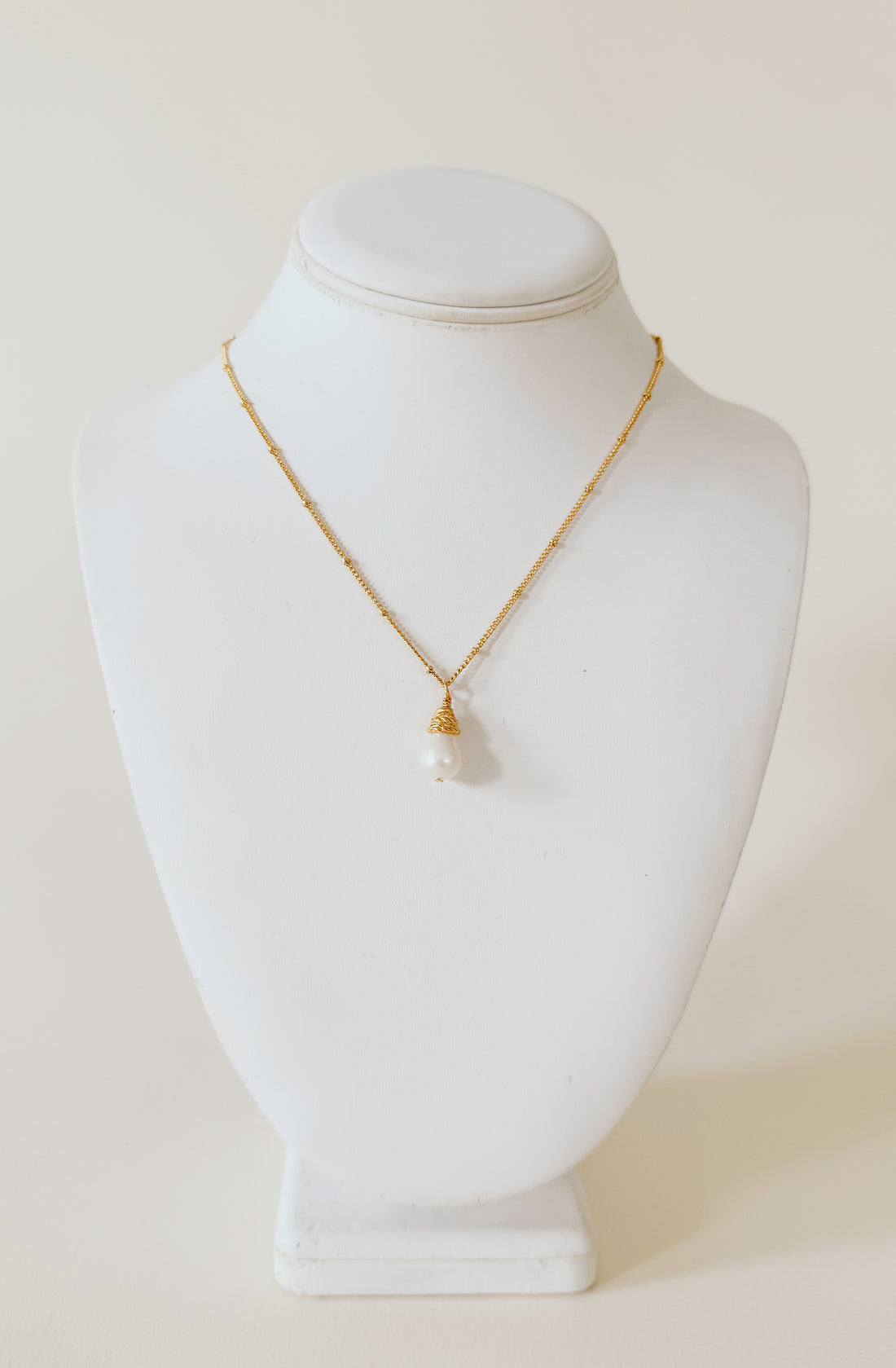 SUSAN SHAW DAINTY PEARL DROP NECKLACE