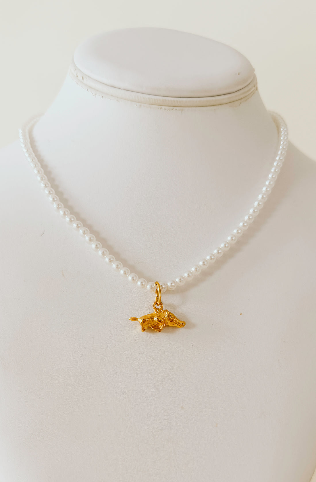 SUSAN SHAW ALYS WILD BOAR WHITE NECKLACE