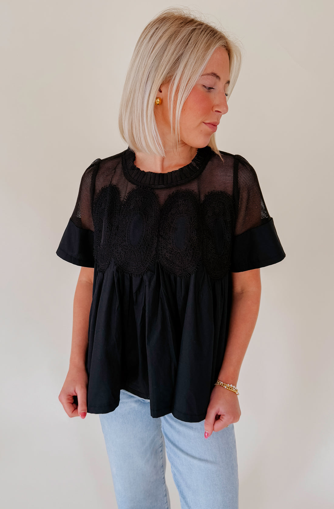 MESHED WELL BLOUSE