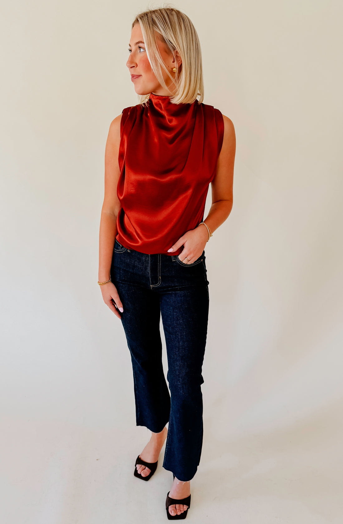 LINE AND DOT PAVEN TOP