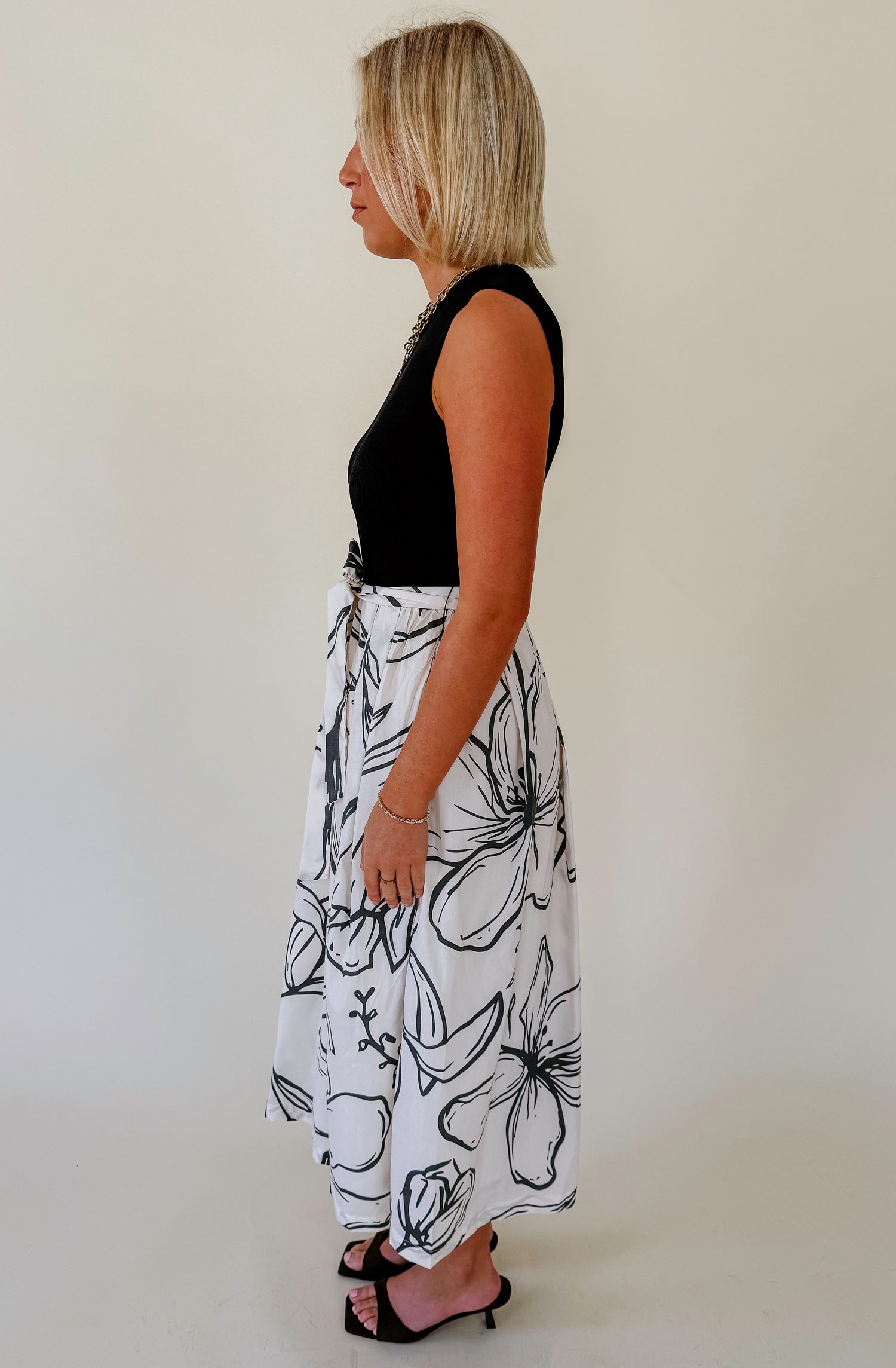 ABSTRACT VIEWS BELTED DRESS