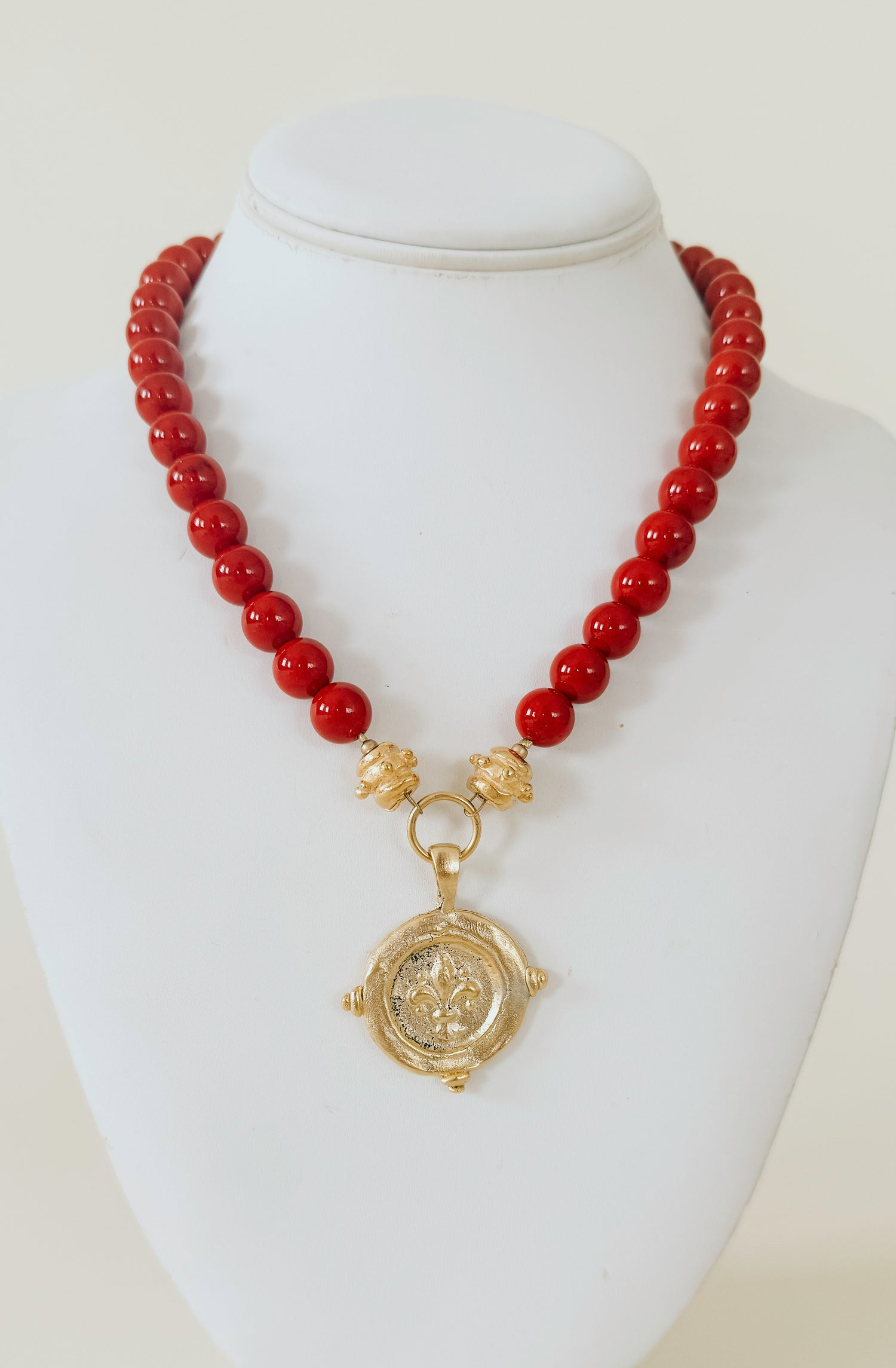 SUSAN SHAW FLEUR-DE-LIS STONE NECKLACE