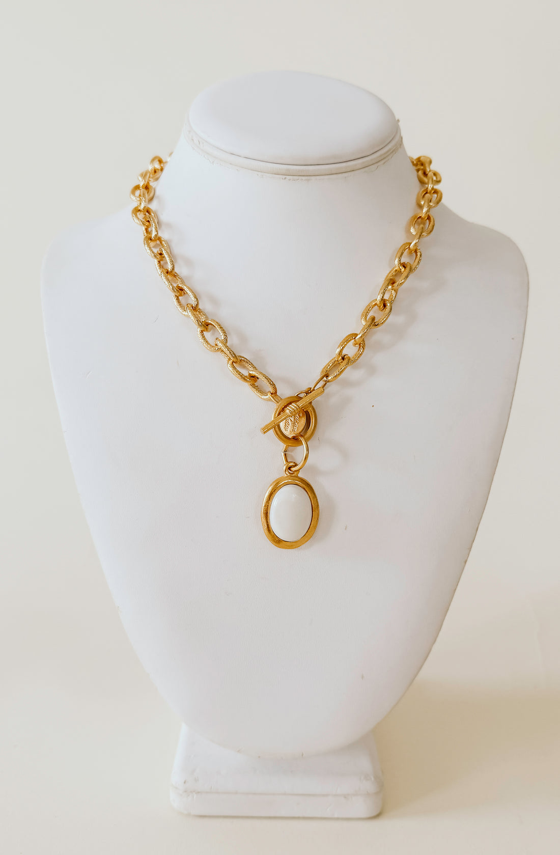 SUSAN SHAW MOTHER OF PEARL CABOCHON TOGGLE NECKLACE