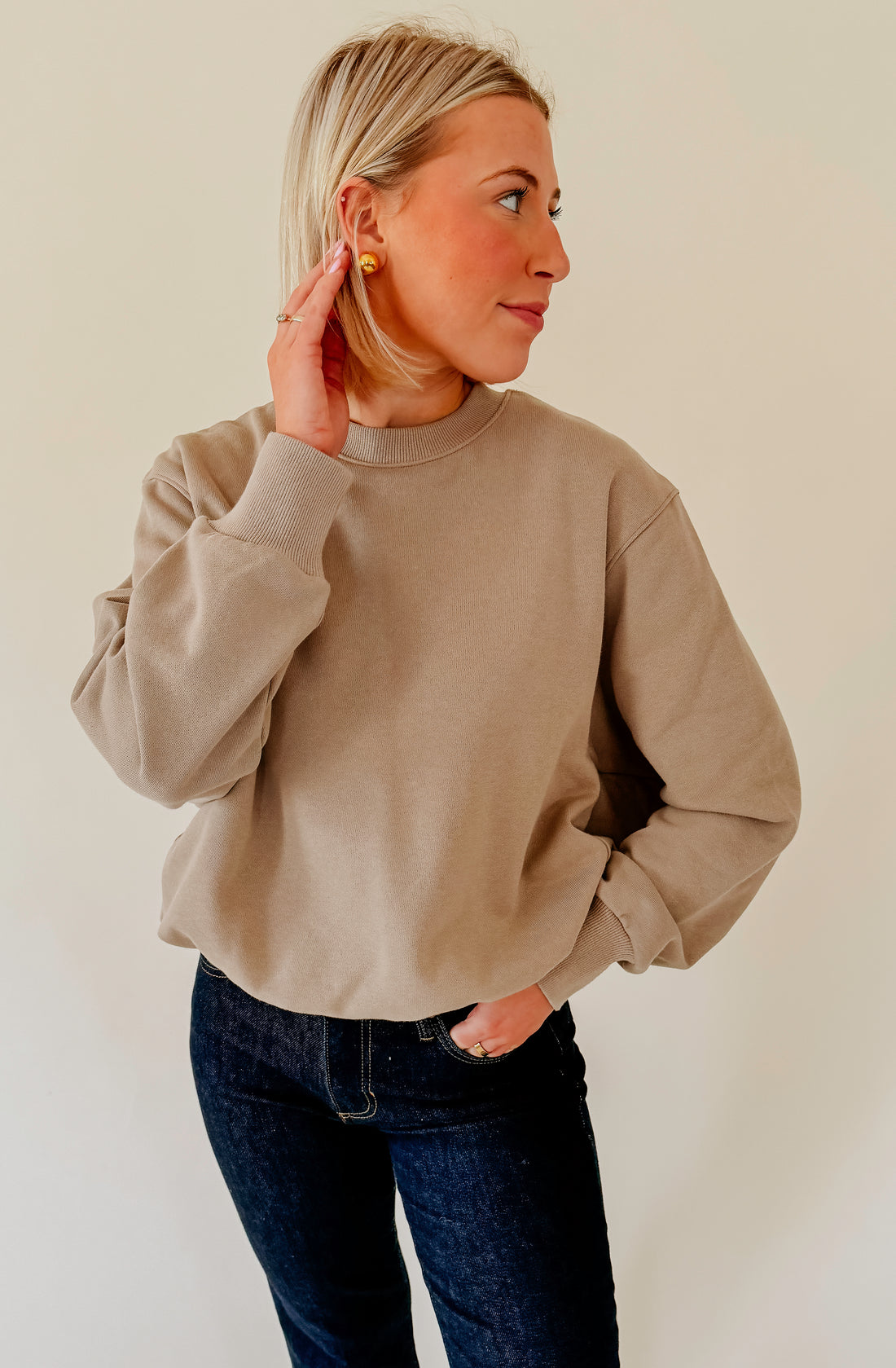 THE ESSENTIAL SWEATSHIRT