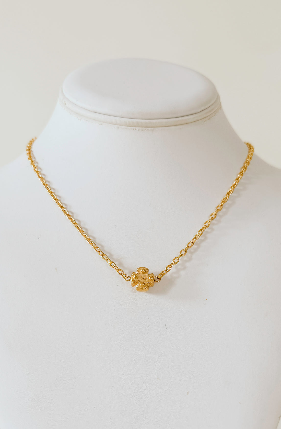 SUSAN SHAW MINI GOLD CROSS NECKLACE
