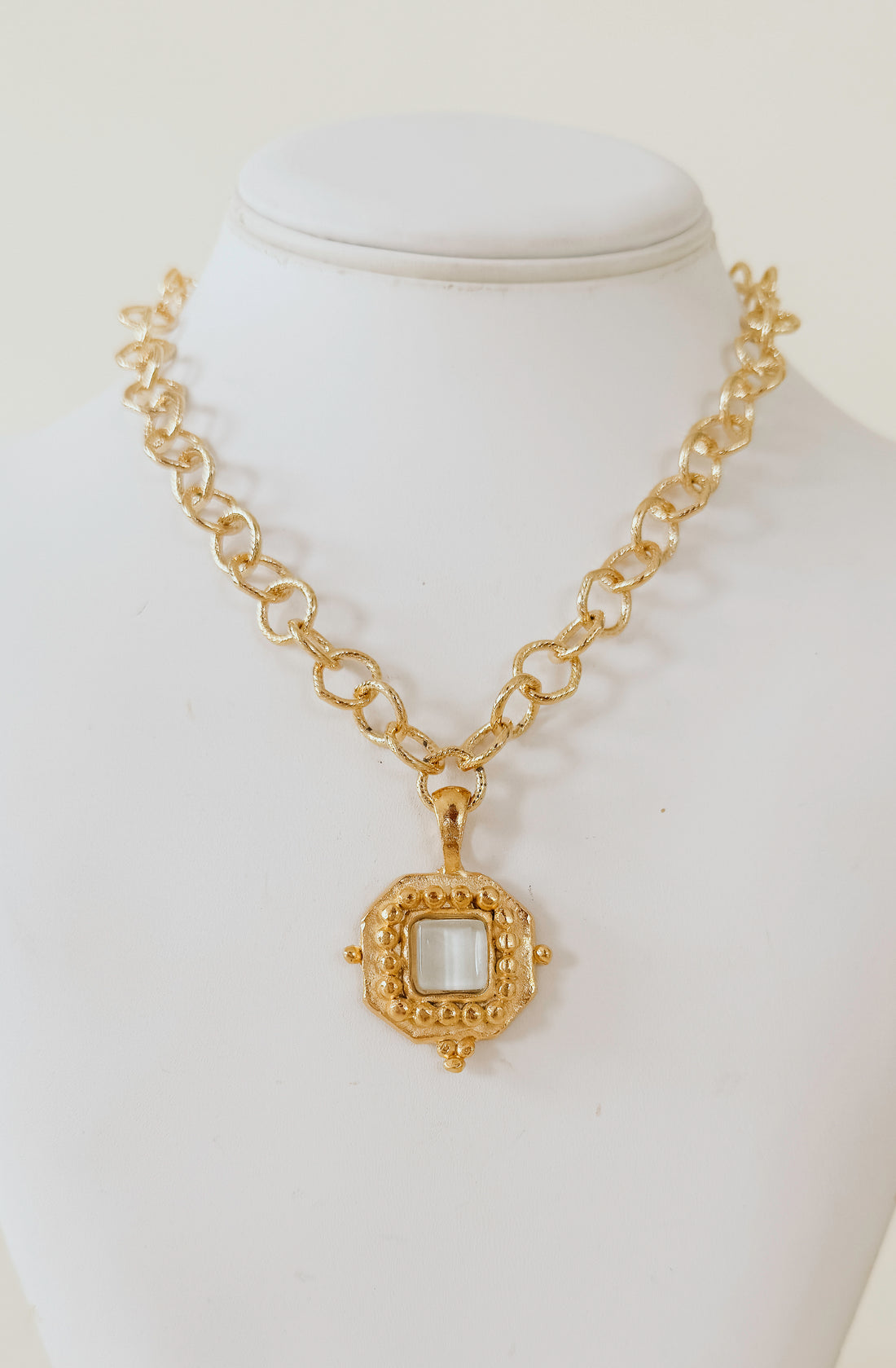 SUSAN SHAW SQUARE WHITE FRENCH GLASS NECKLACE